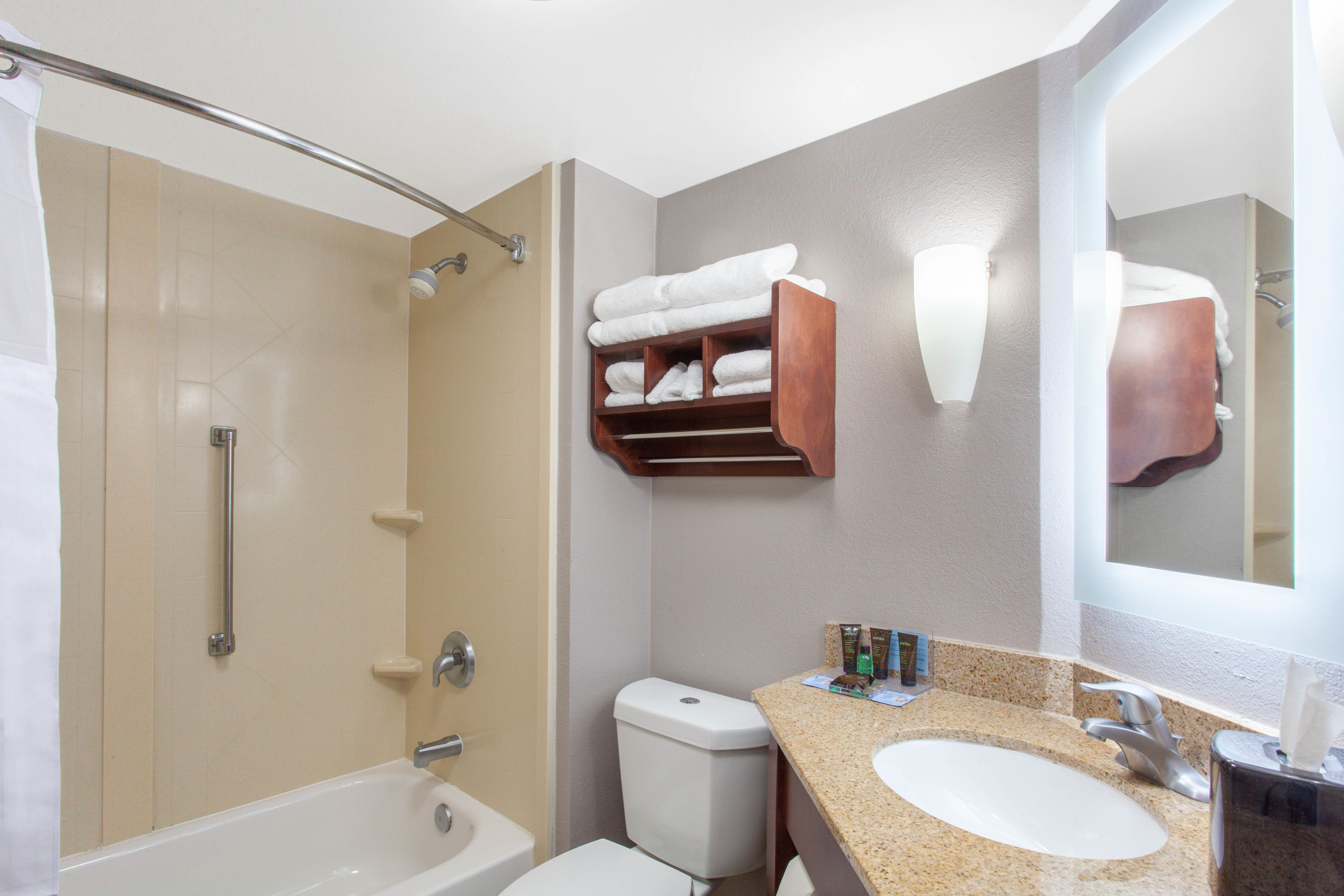 Guest room bath at the Wingate by Wyndham Charleston Coliseum in North Charleston, South Carolina