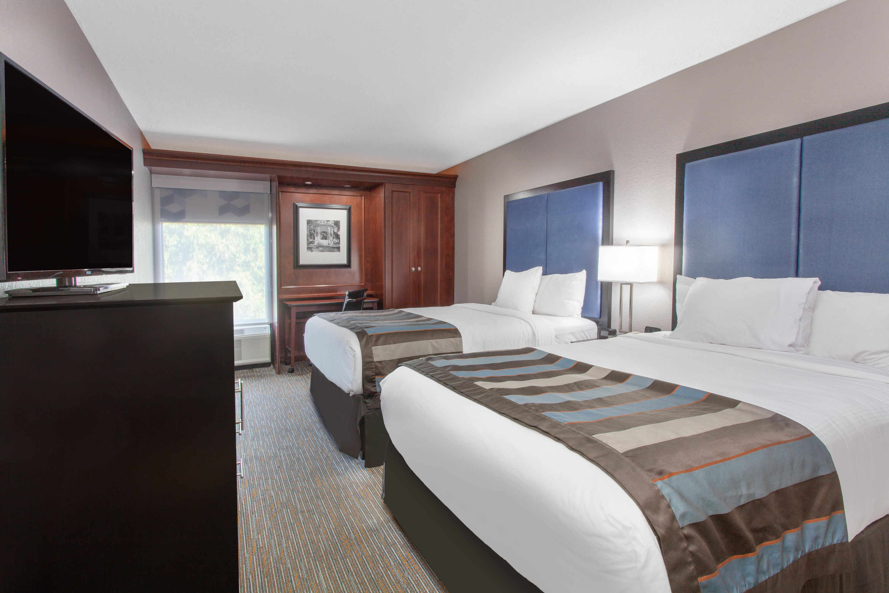 Guest room at the Wingate by Wyndham Charleston Coliseum in North Charleston, South Carolina