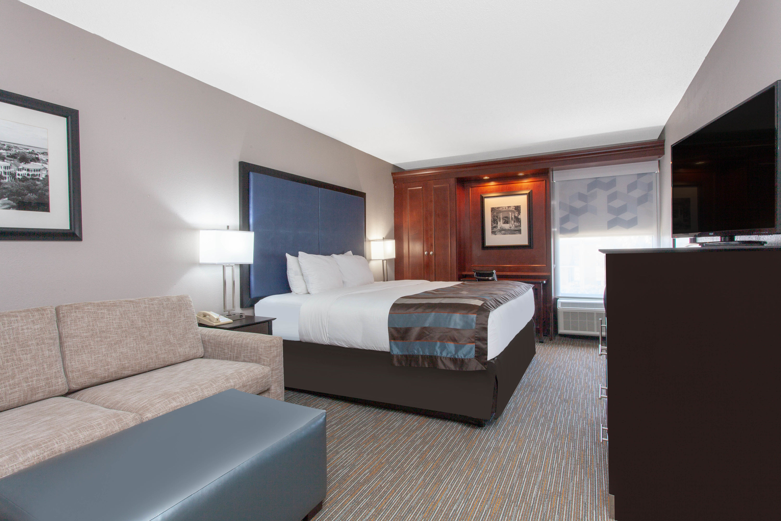 Guest room at the Wingate by Wyndham Charleston Coliseum in North Charleston, South Carolina