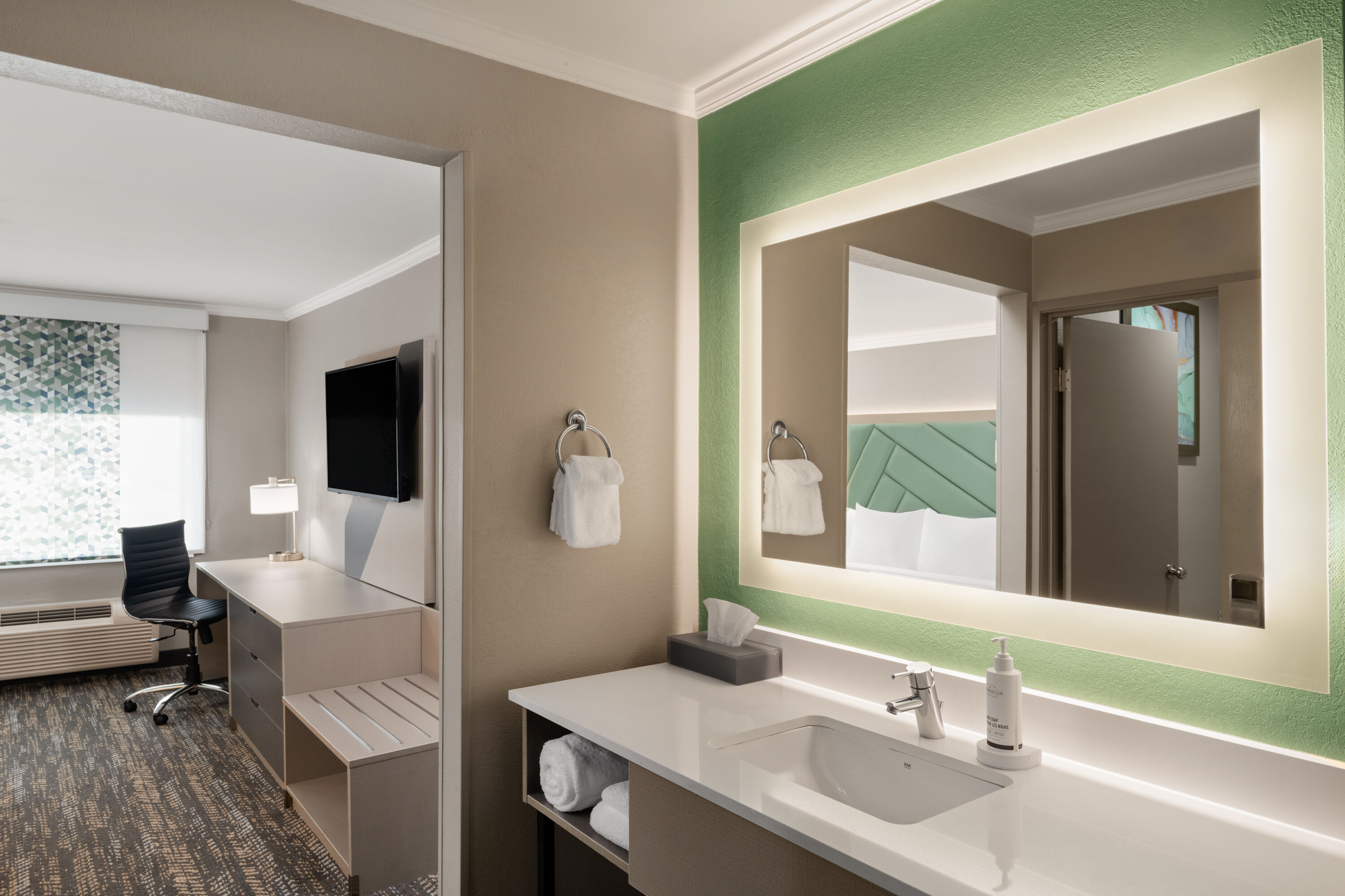 Guest room bath at the Wingate by Wyndham Jackson in Jackson, Tennessee