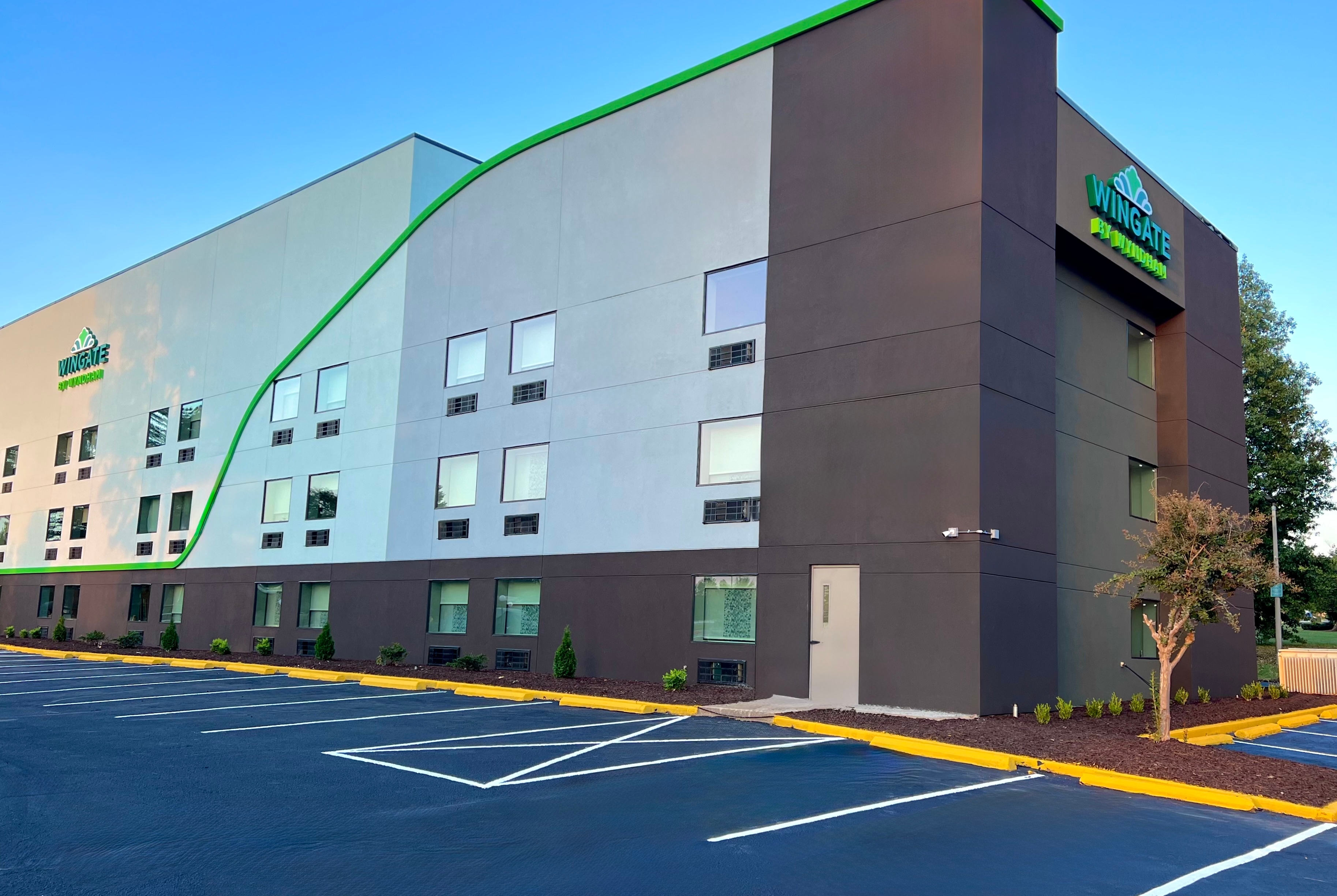 Exterior of Wingate by Wyndham Jackson hotel in Jackson, Tennessee