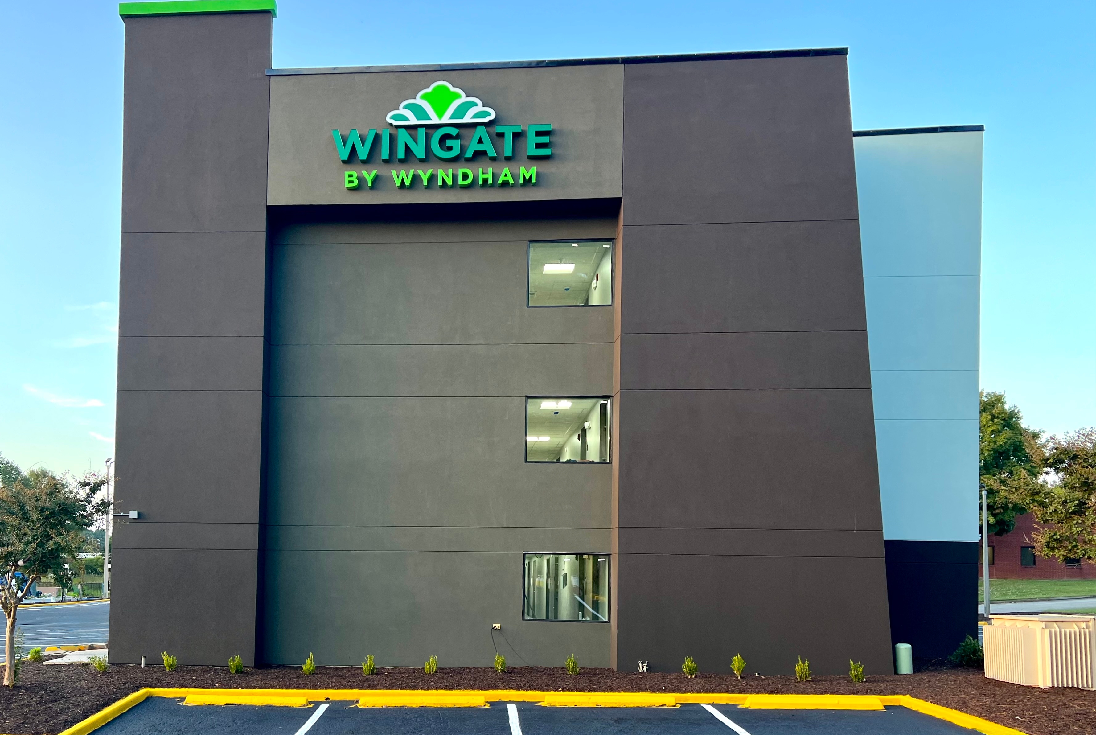 Exterior of Wingate by Wyndham Jackson hotel in Jackson, Tennessee