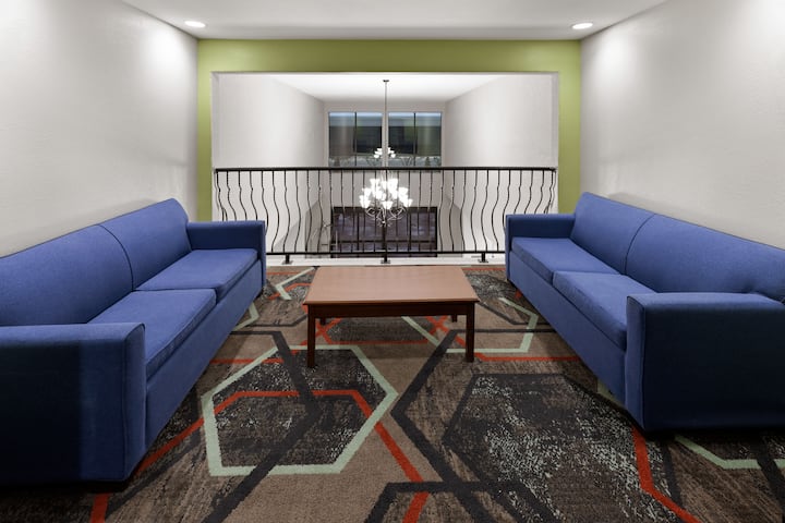 Wingate by Wyndham College Station South | College Station, TX Hotels
