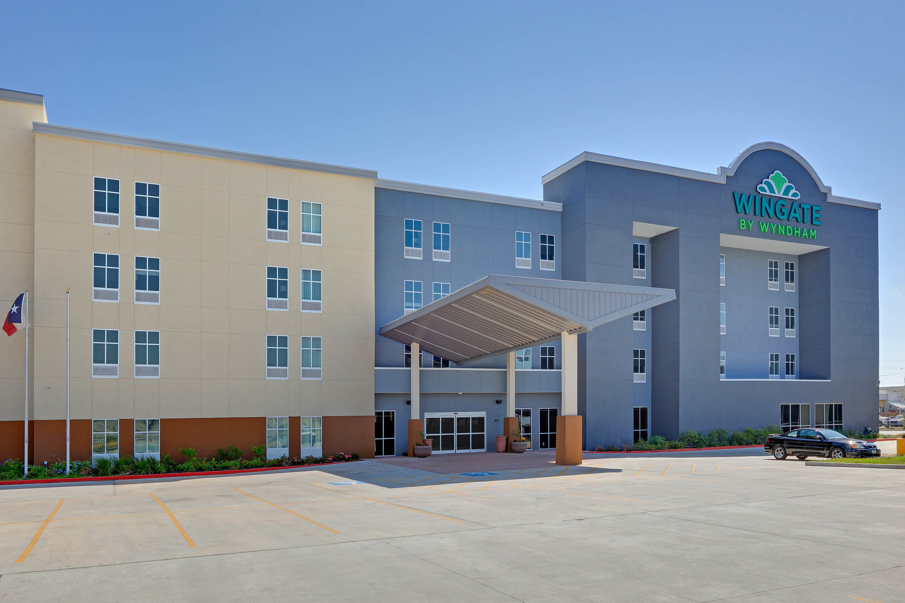 Exterior Day Image of Wingate by Wyndham Corpus Christi hotel in Corpus Christi, Texas