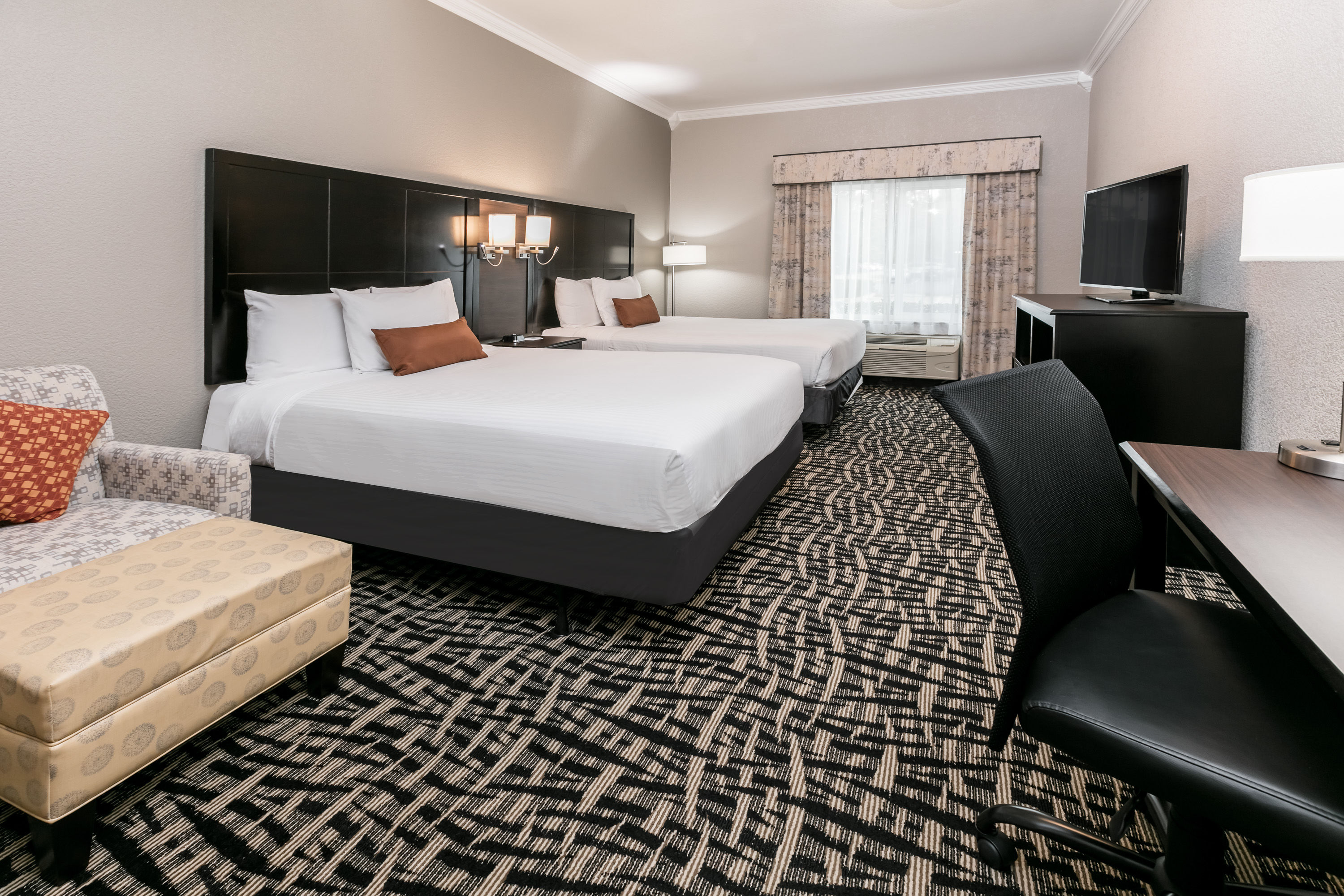 Guest room at the Wingate by Wyndham Dallas Love Field in Dallas, Texas