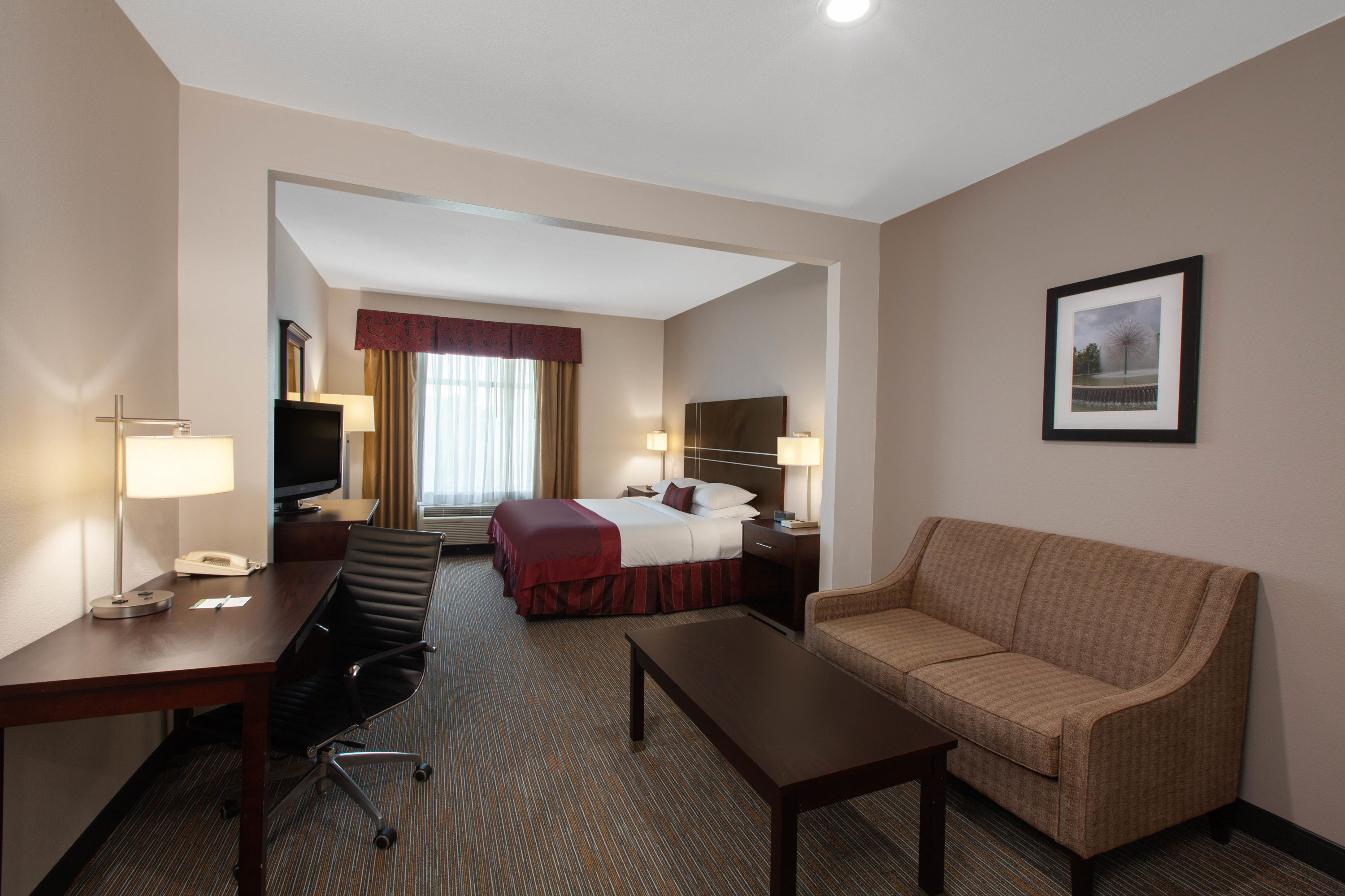 Guest room at the Wingate by Wyndham Houston / Willowbrook in Houston, Texas