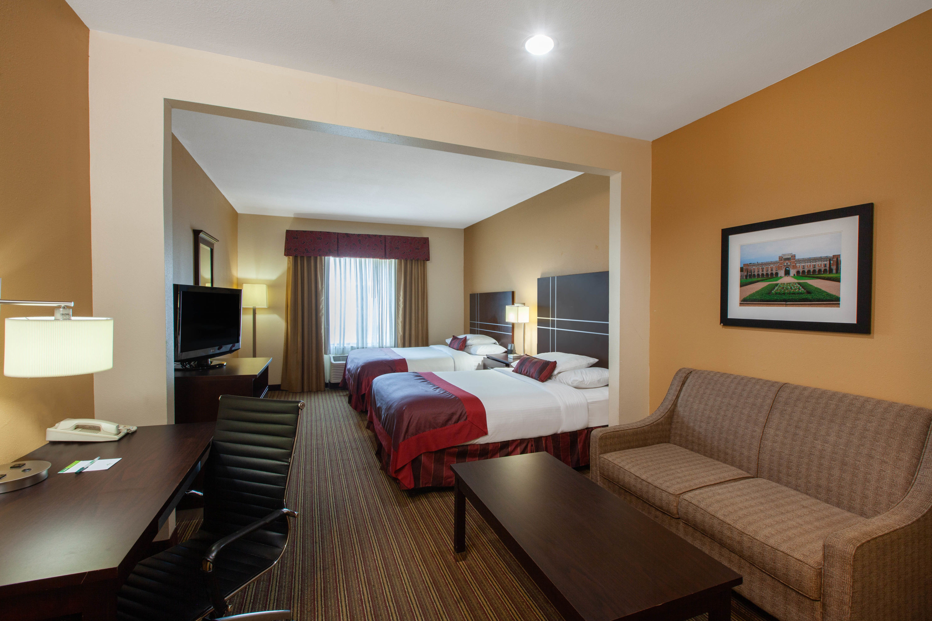 Guest room at the Wingate by Wyndham Houston / Willowbrook in Houston, Texas