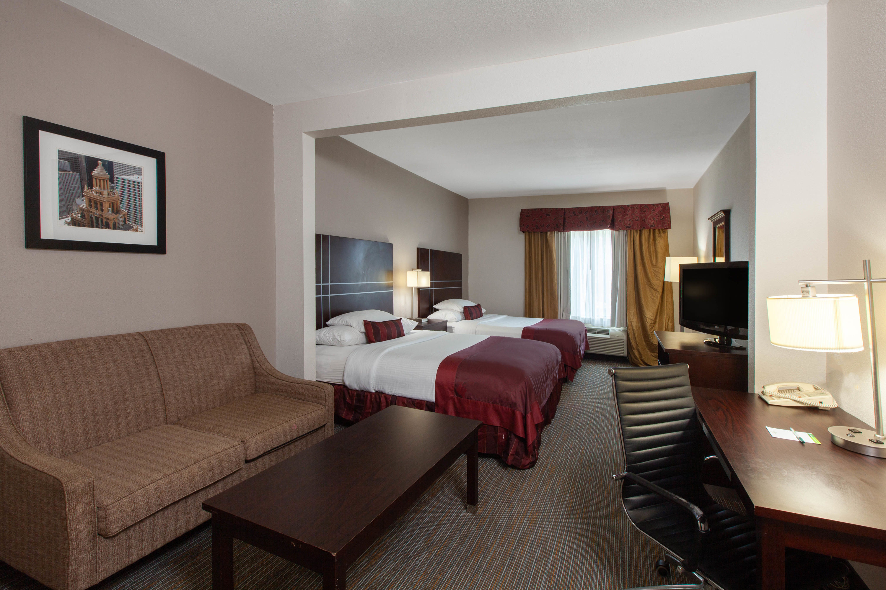 Guest room at the Wingate by Wyndham Houston / Willowbrook in Houston, Texas