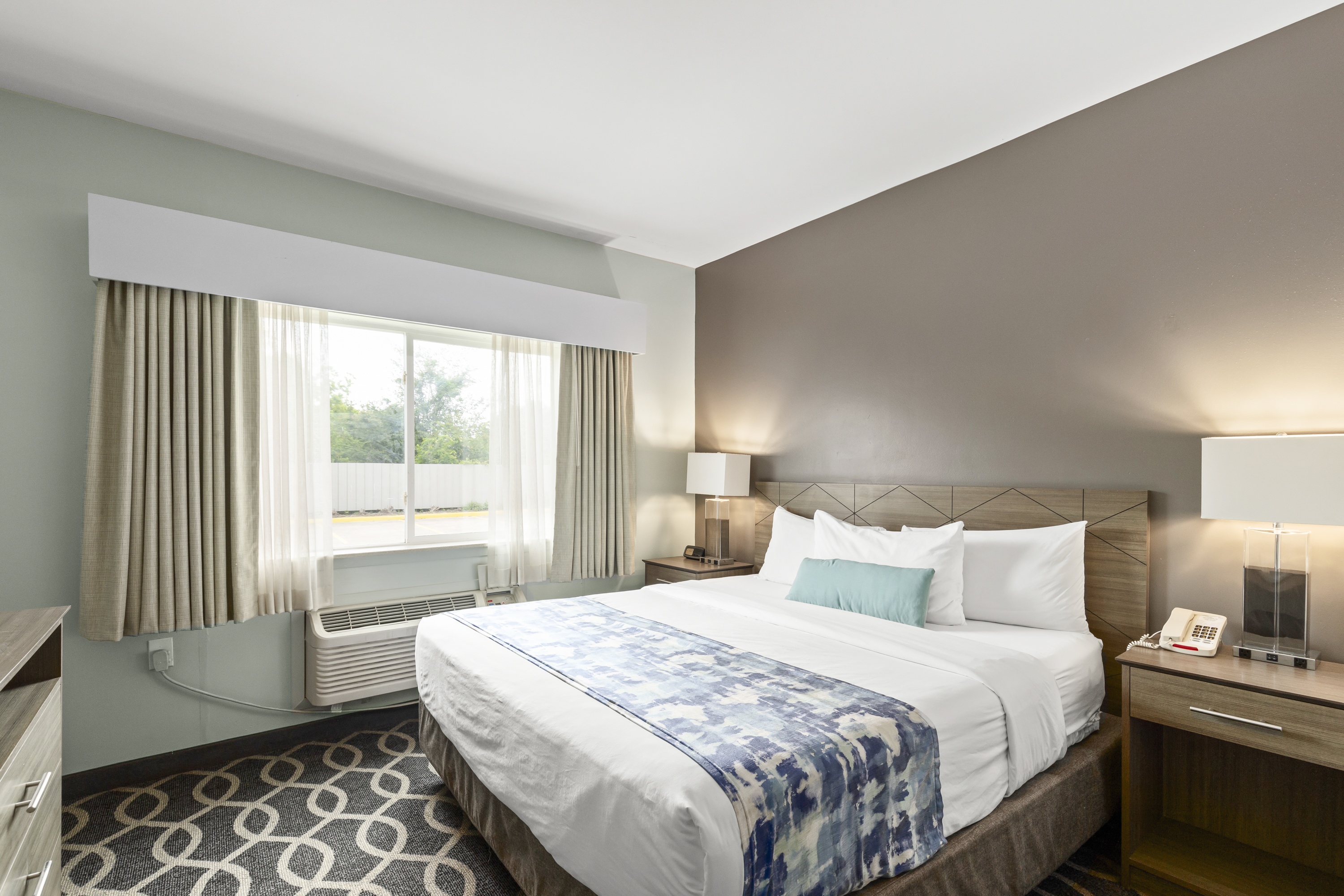 Guest room at the Wingate by Wyndham Humble/Houston Intercontinental Airport in Humble, Texas