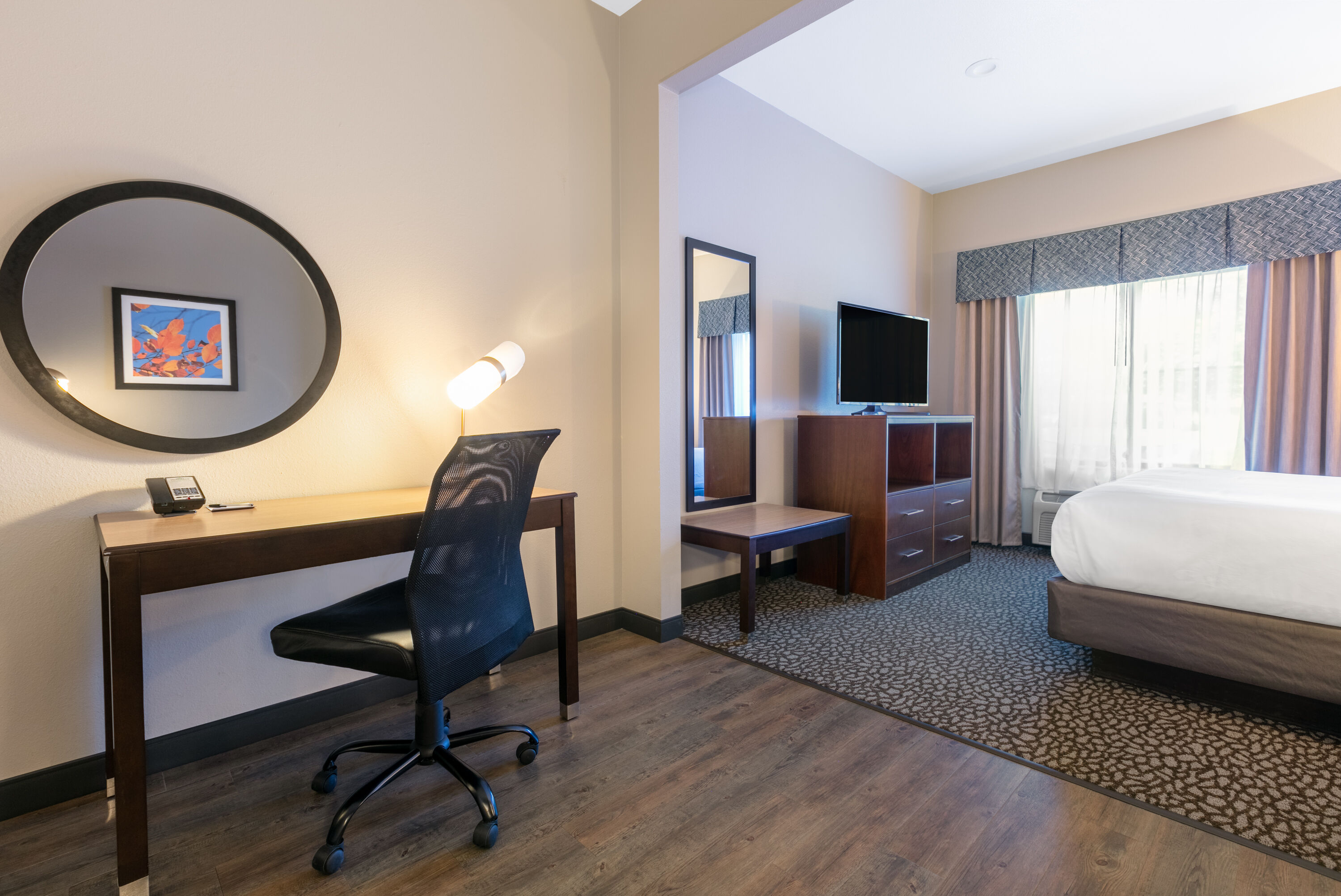 Guest room at the Wingate by Wyndham DFW / North Irving in Irving, Texas