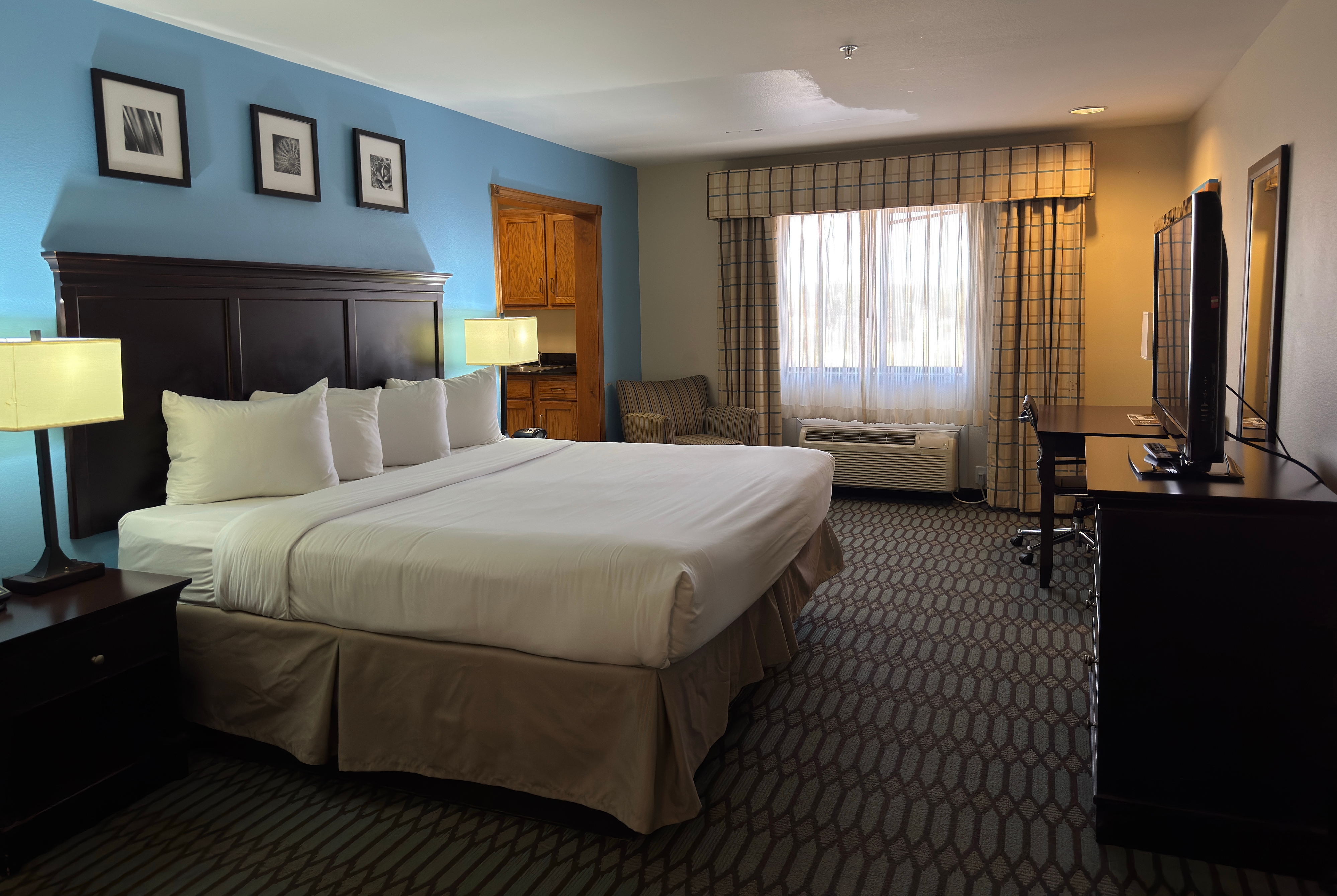 Guest room at the Wingate by Wyndham Lubbock TX South in Lubbock, Texas