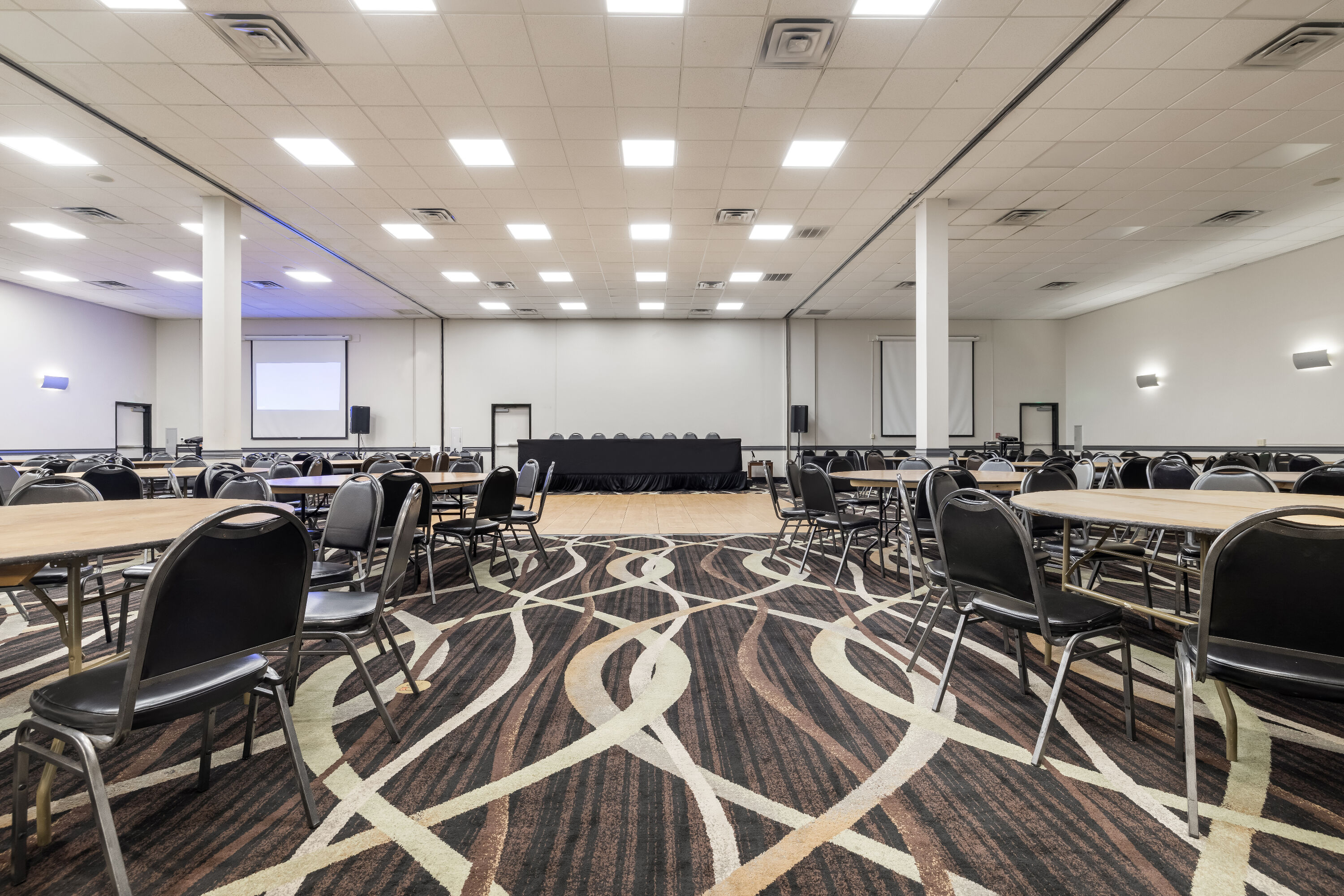Meeting room banquet rounds at Wingate by Wyndham Round Rock Hotel & Conference Center in Round Rock, Texas