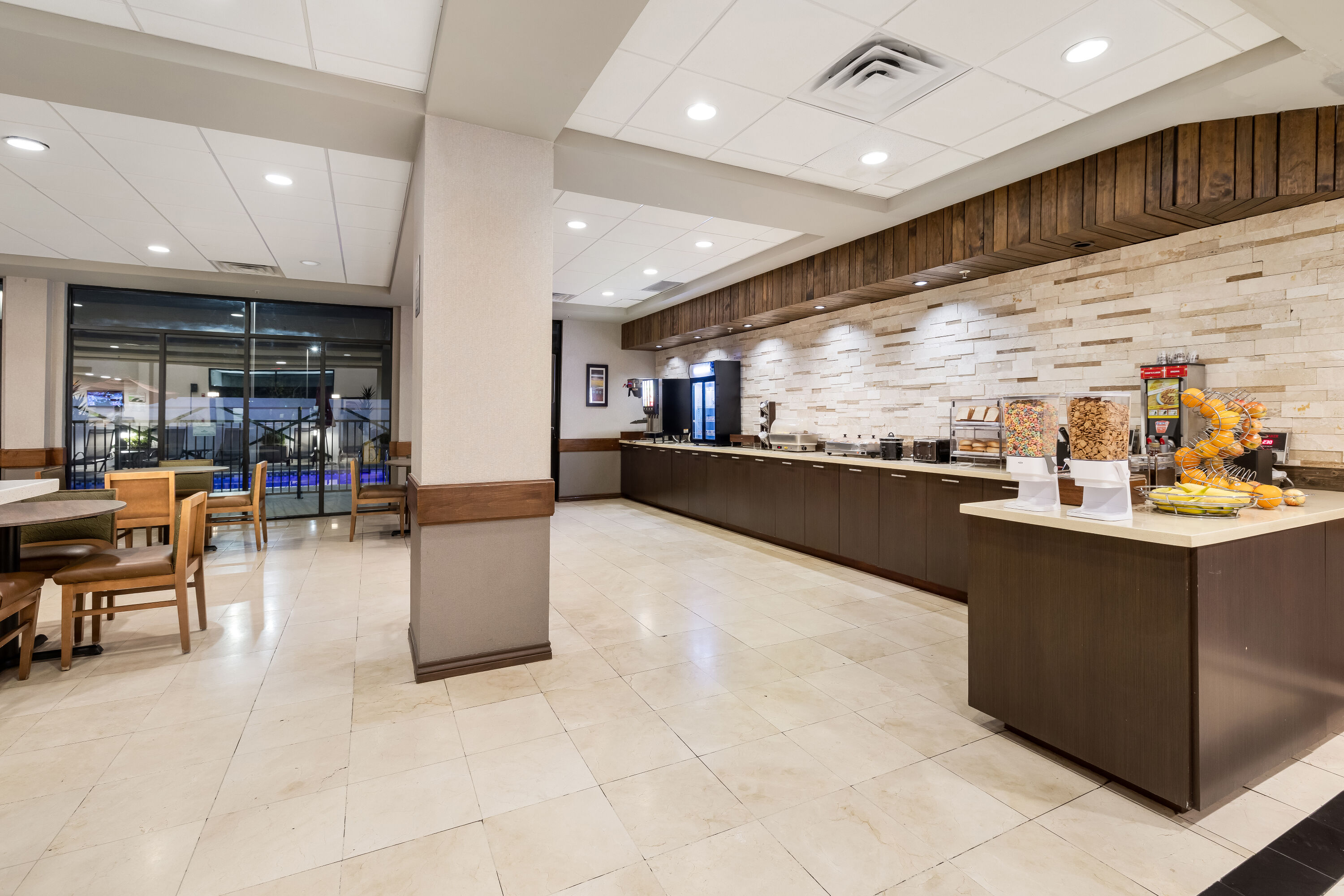 Wingate by Wyndham Round Rock Hotel & Conference Center restaurant breakfast area with seating in Round Rock, Texas