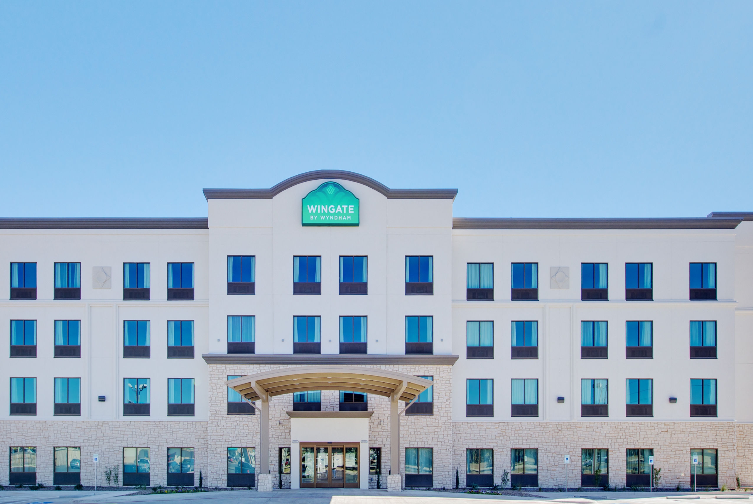 Exterior Day Image of Wingate by Wyndham San Angelo hotel in San Angelo, Texas
