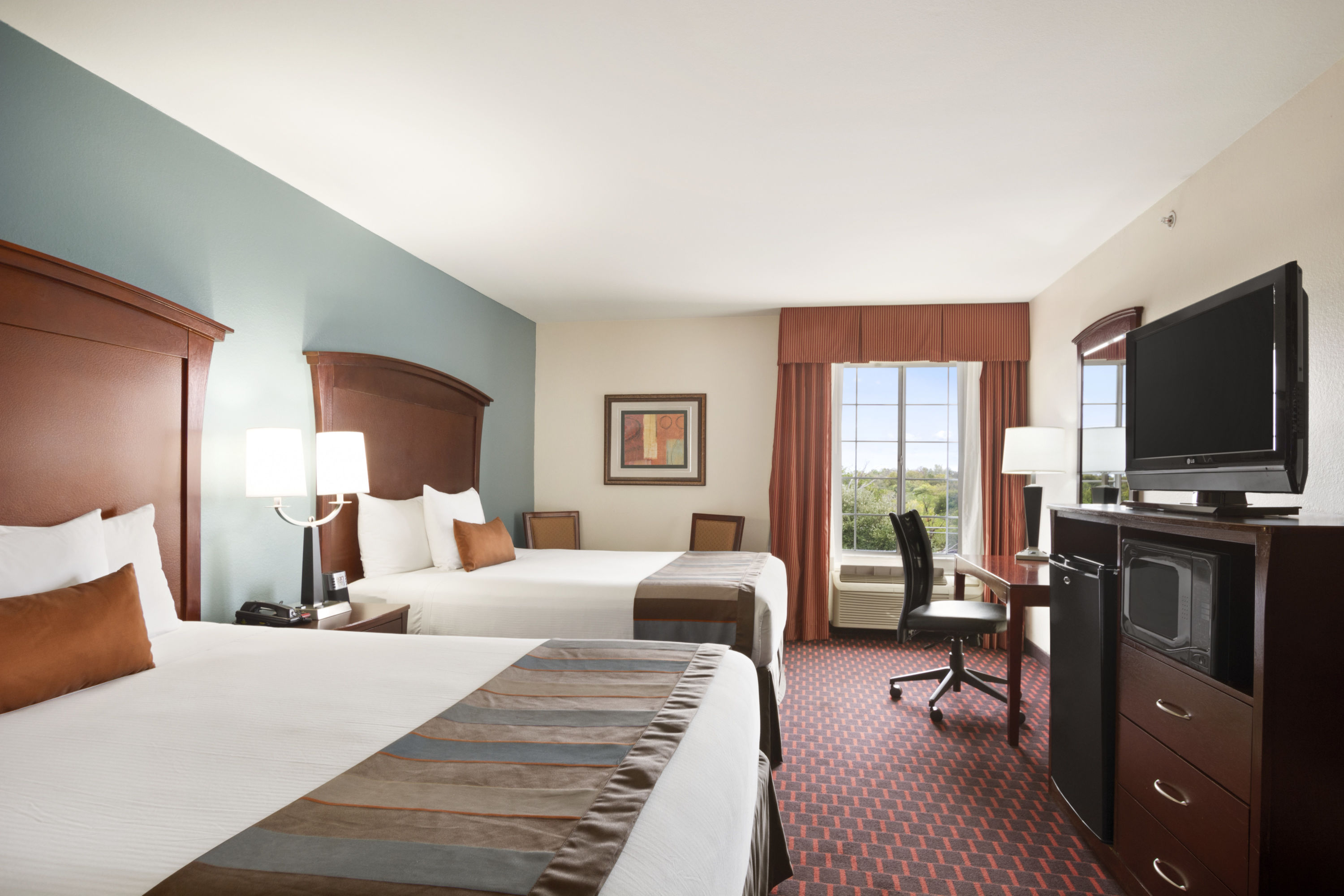 Guest room at the Wingate by Wyndham San Marcos in San Marcos, Texas