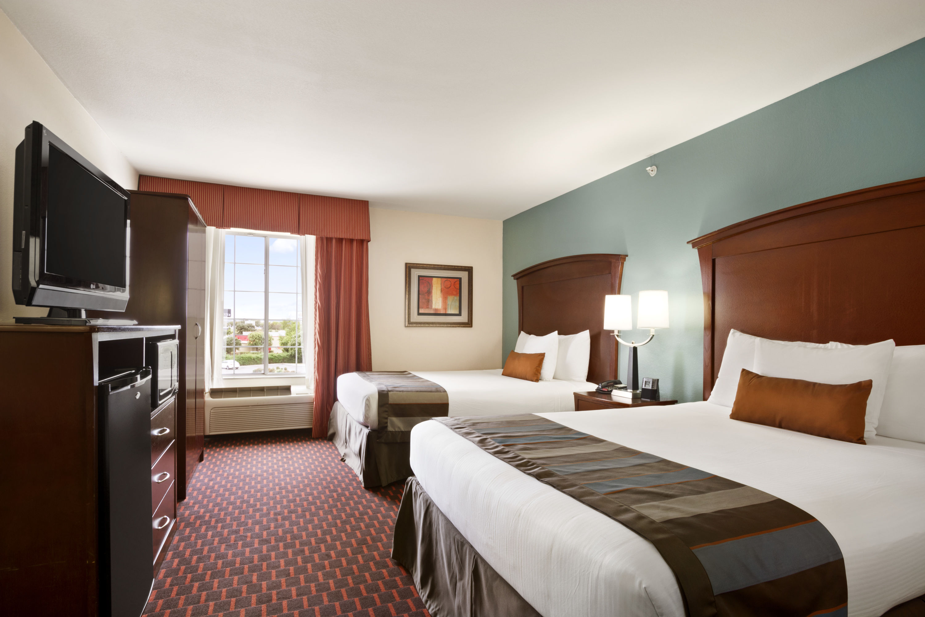 Wingate by Wyndham San Marcos suite in San Marcos, Texas