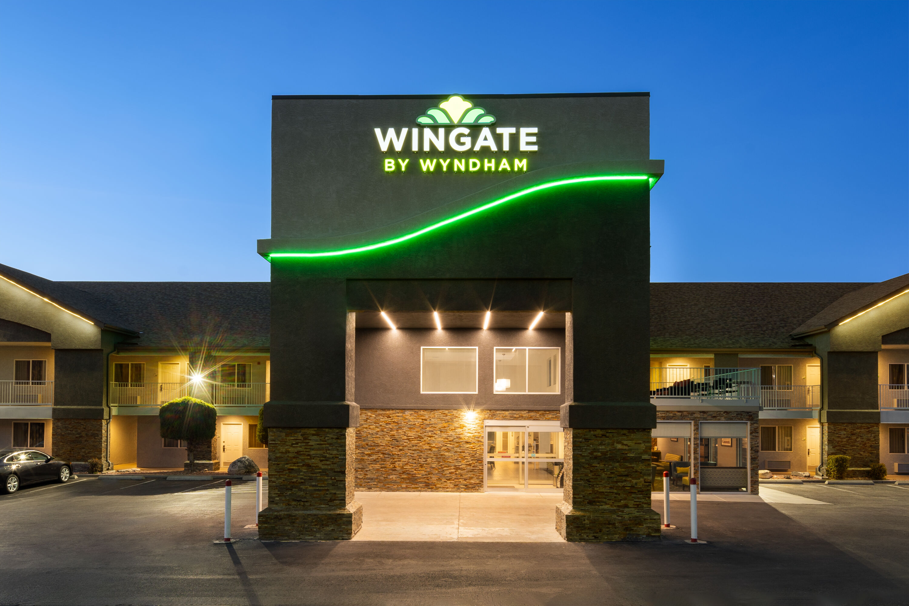 Exterior Dusk Image of Wingate by Wyndham Cedar City hotel in Cedar City, Utah