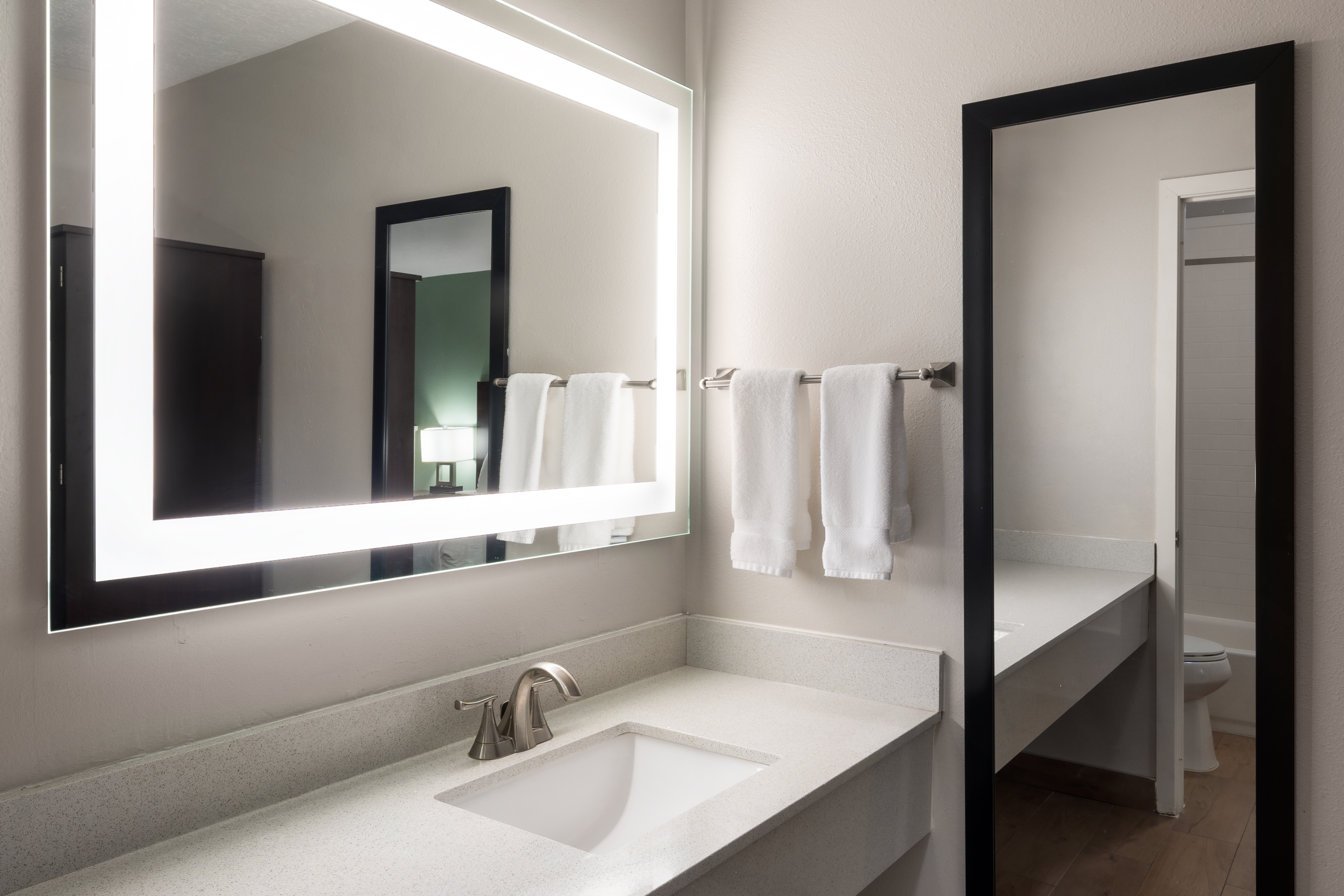 Guest room bath at the Wingate by Wyndham Cedar City in Cedar City, Utah