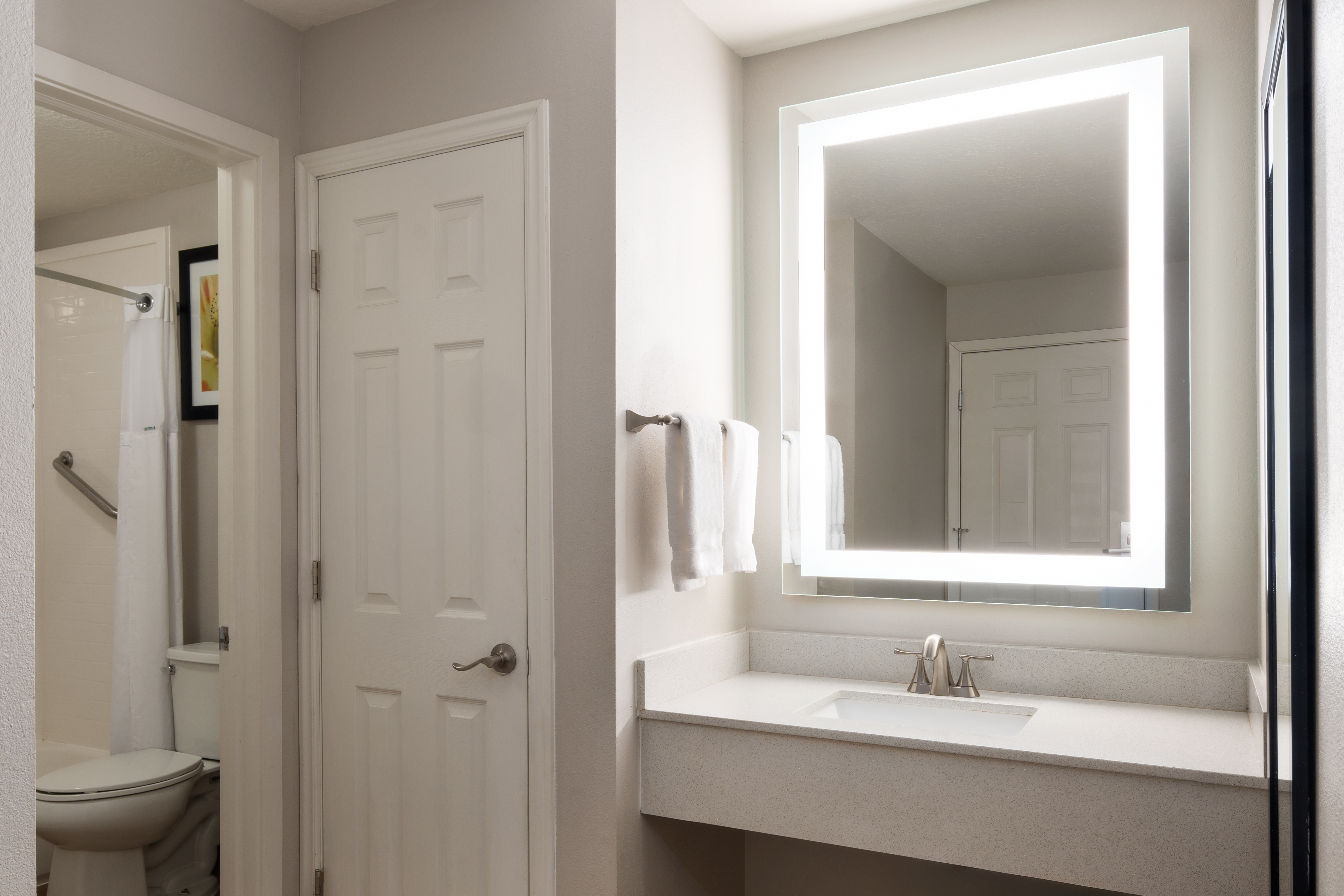Guest room bath at the Wingate by Wyndham Cedar City in Cedar City, Utah