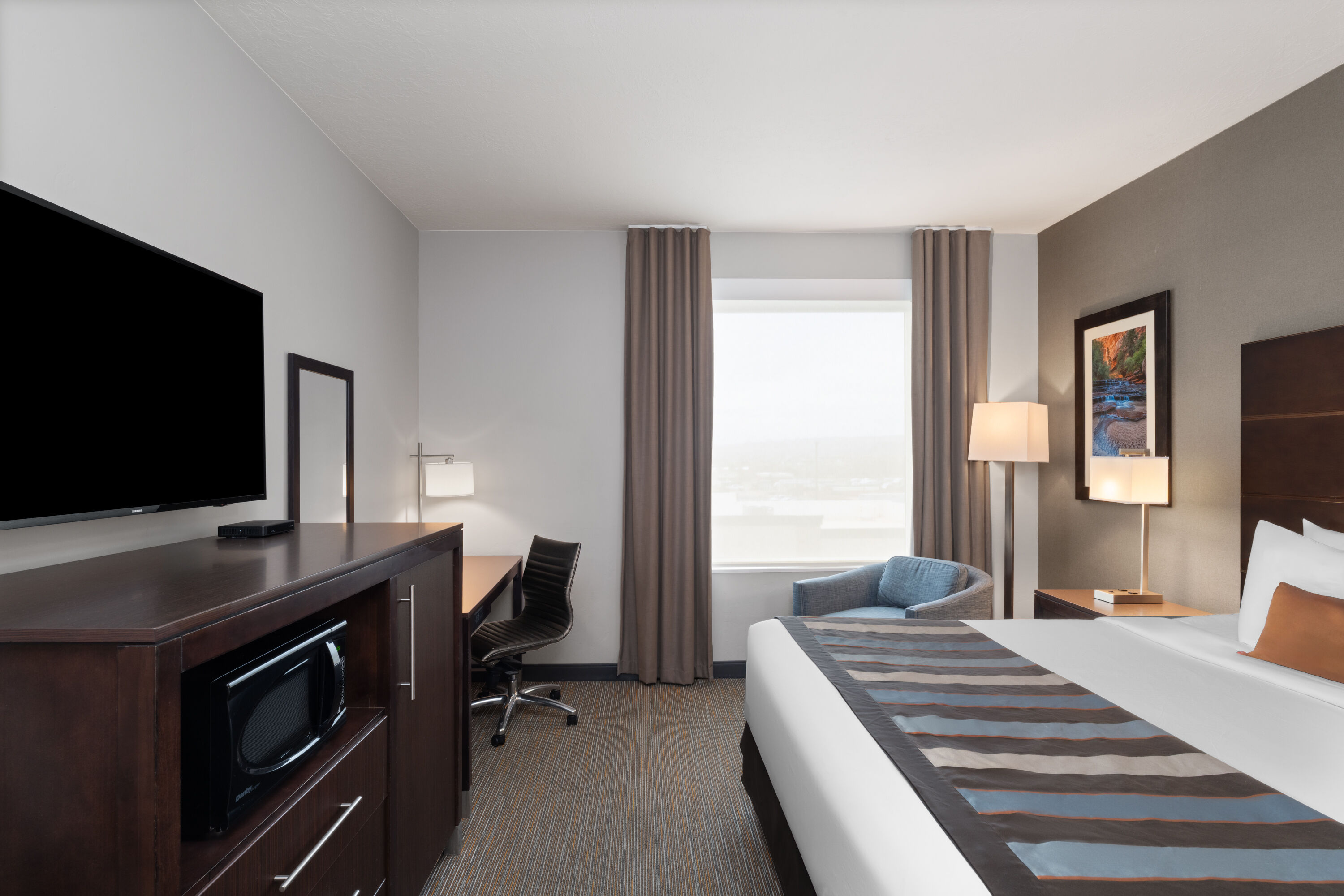 Guest room at the Wingate by Wyndham Hurricane/Zion National Park in Hurricane, Utah