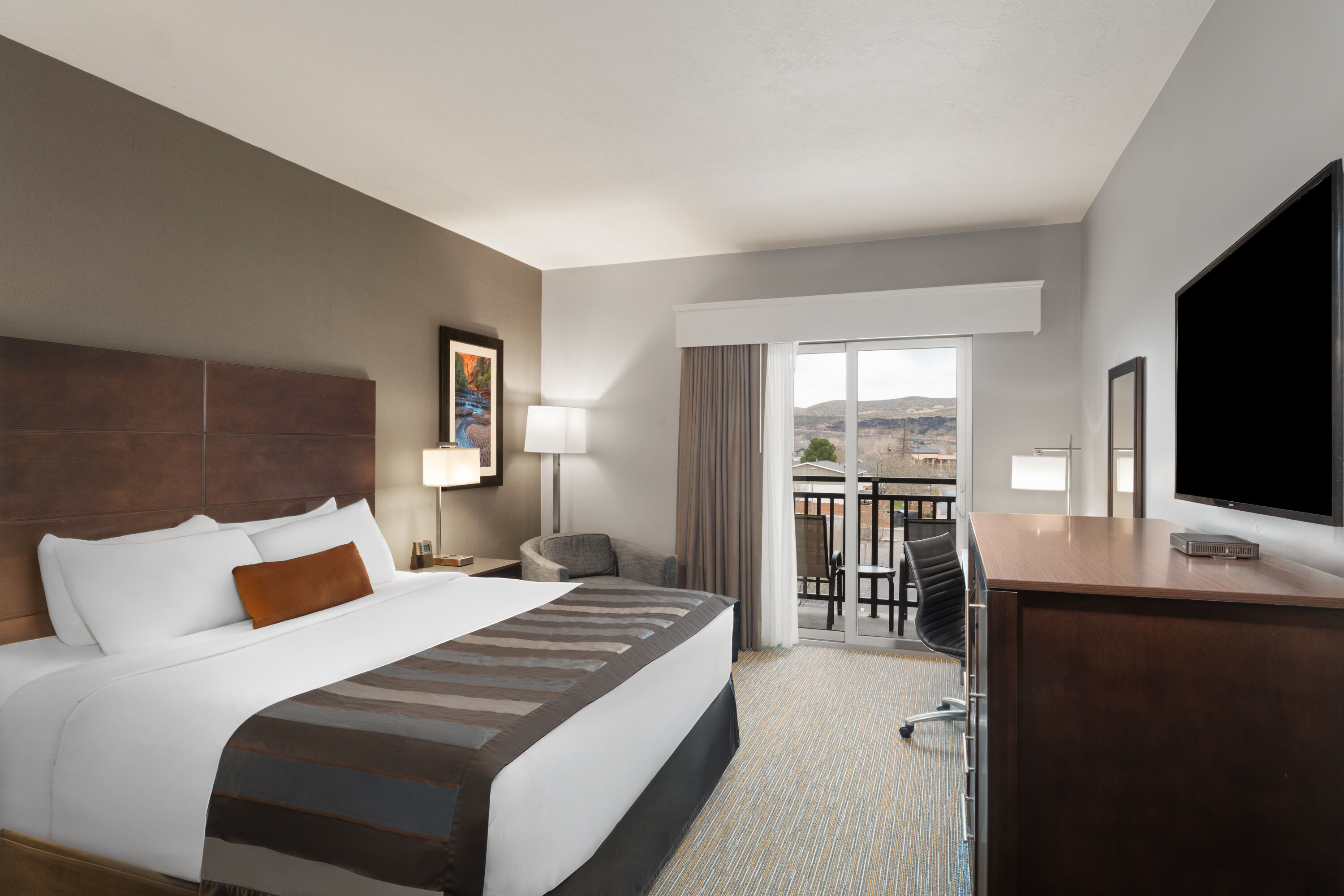 Guest room at the Wingate by Wyndham Hurricane/Zion National Park in Hurricane, Utah
