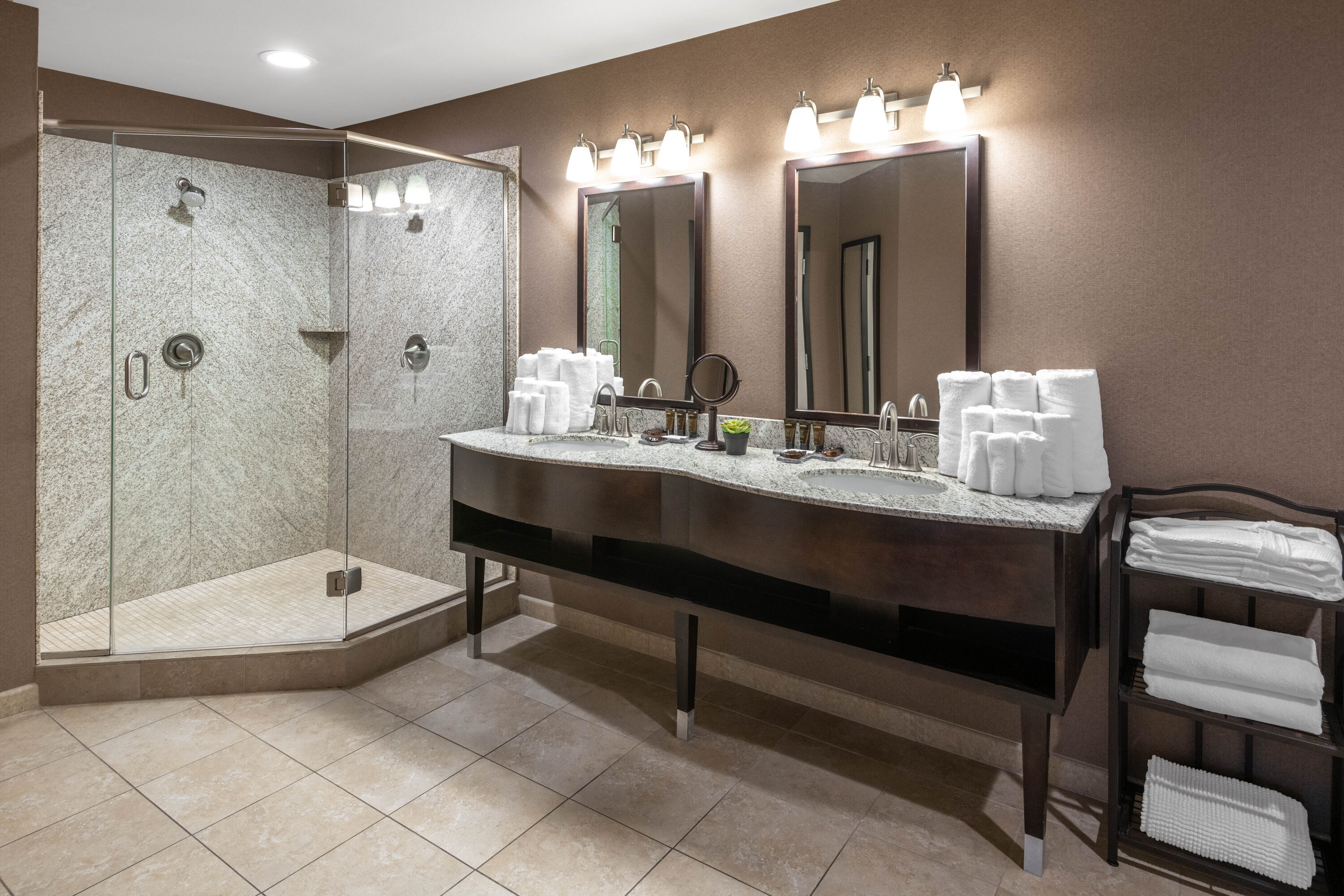 Guest room bath at the Wingate by Wyndham St. George in Saint George, Utah