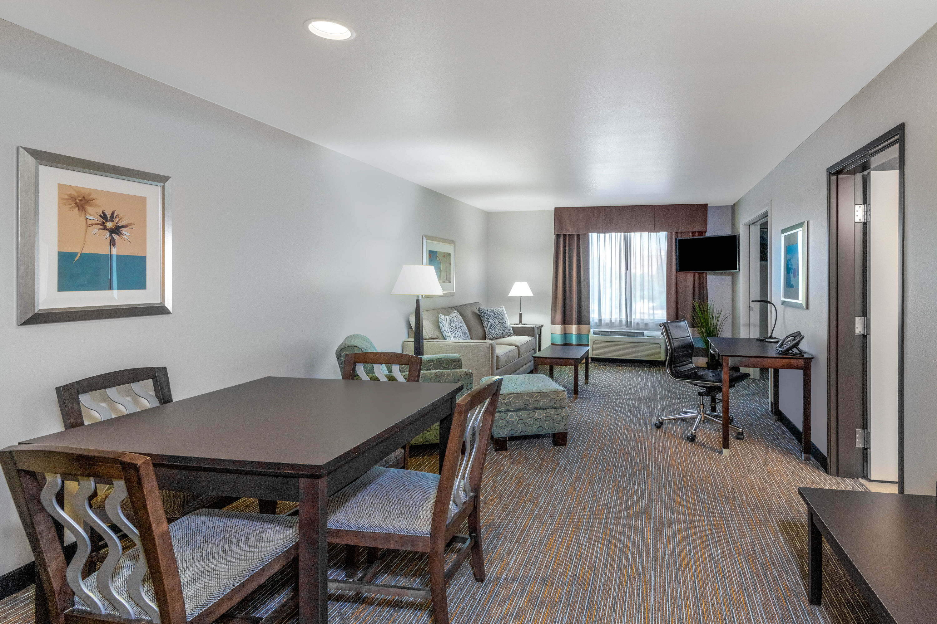 Wingate by Wyndham St. George suite in Saint George, Utah