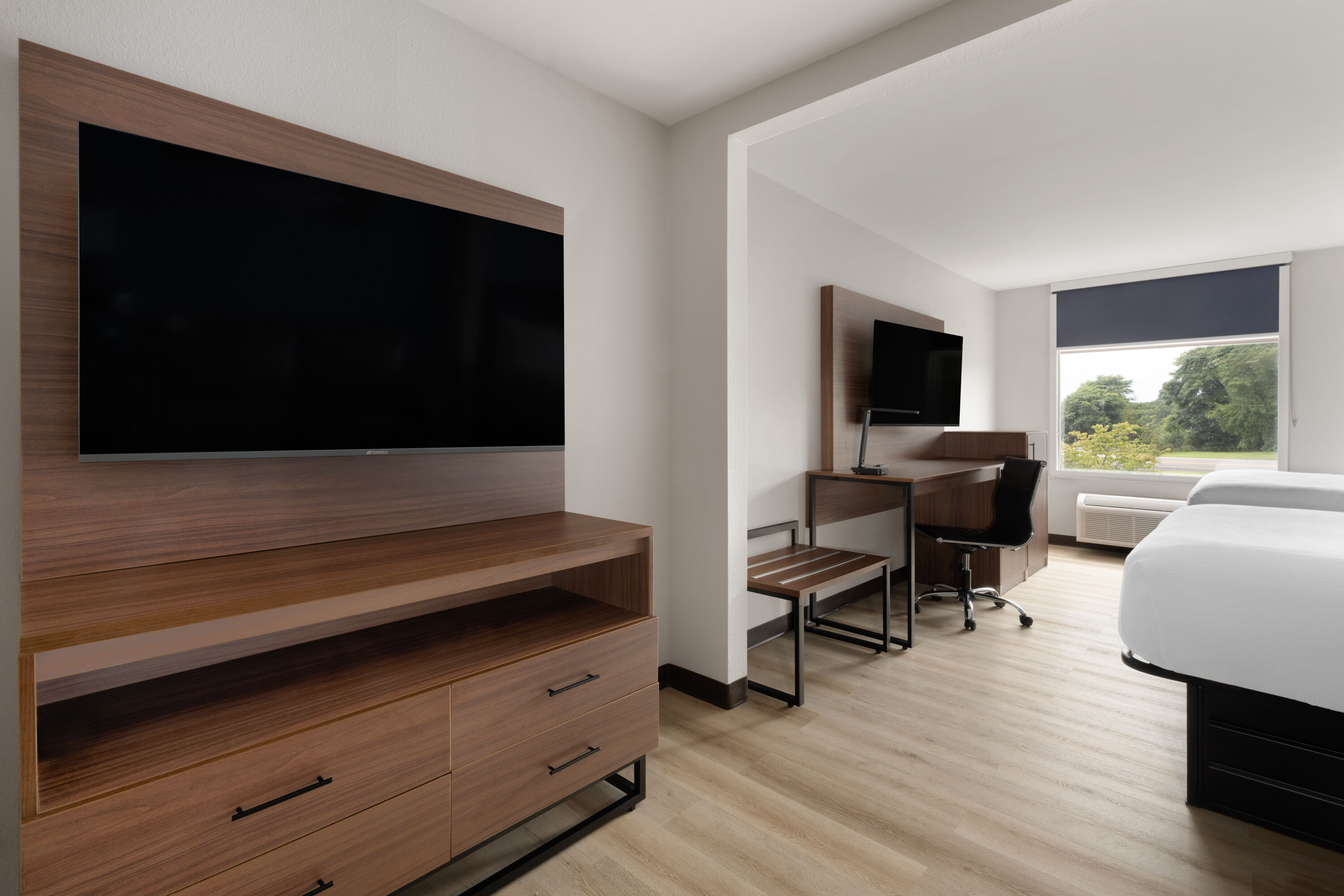 Guest room at the Wingate by Wyndham Dublin Near Claytor Lake State Park in Dublin, Virginia