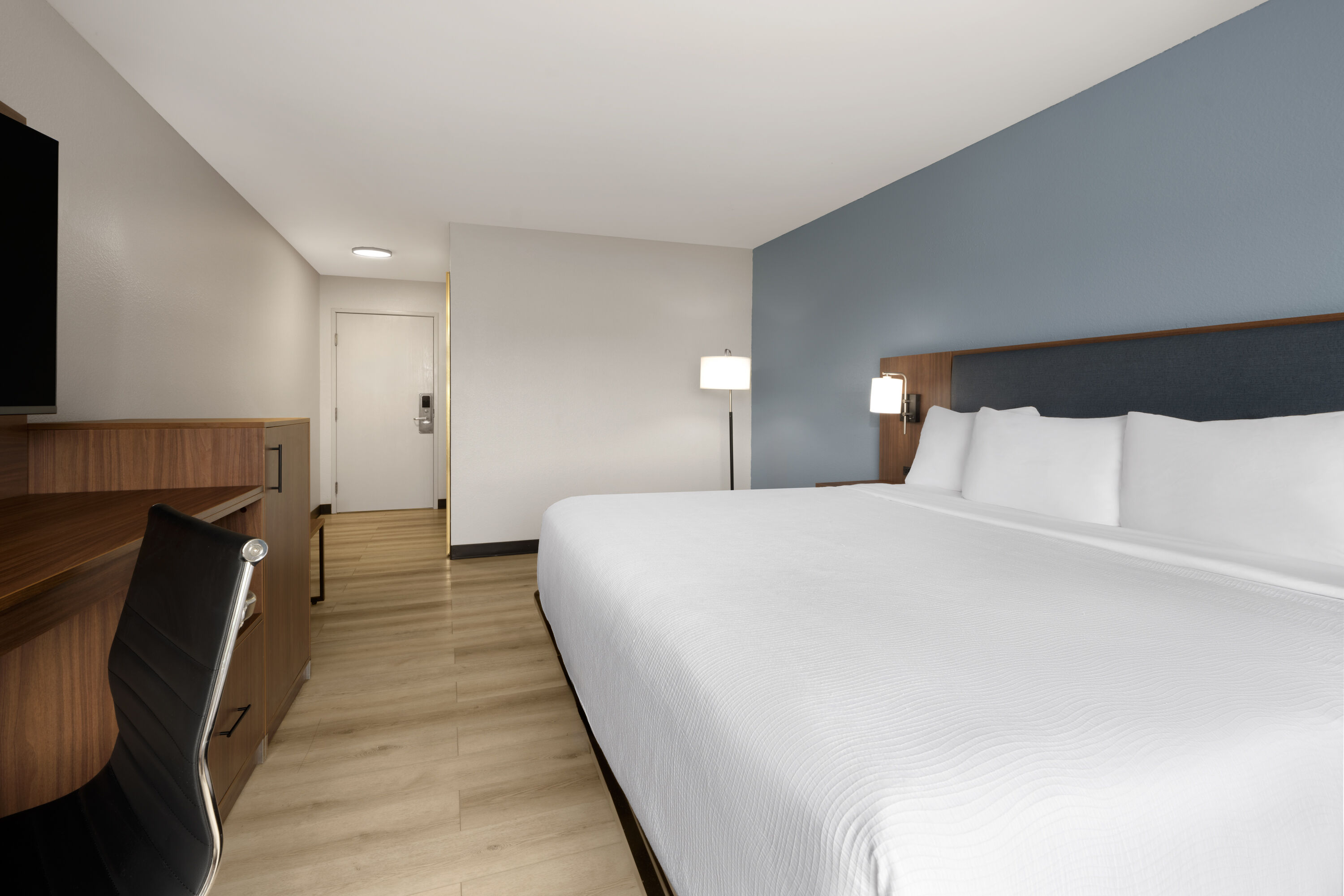 Guest room at the Wingate by Wyndham Dublin Near Claytor Lake State Park in Dublin, Virginia