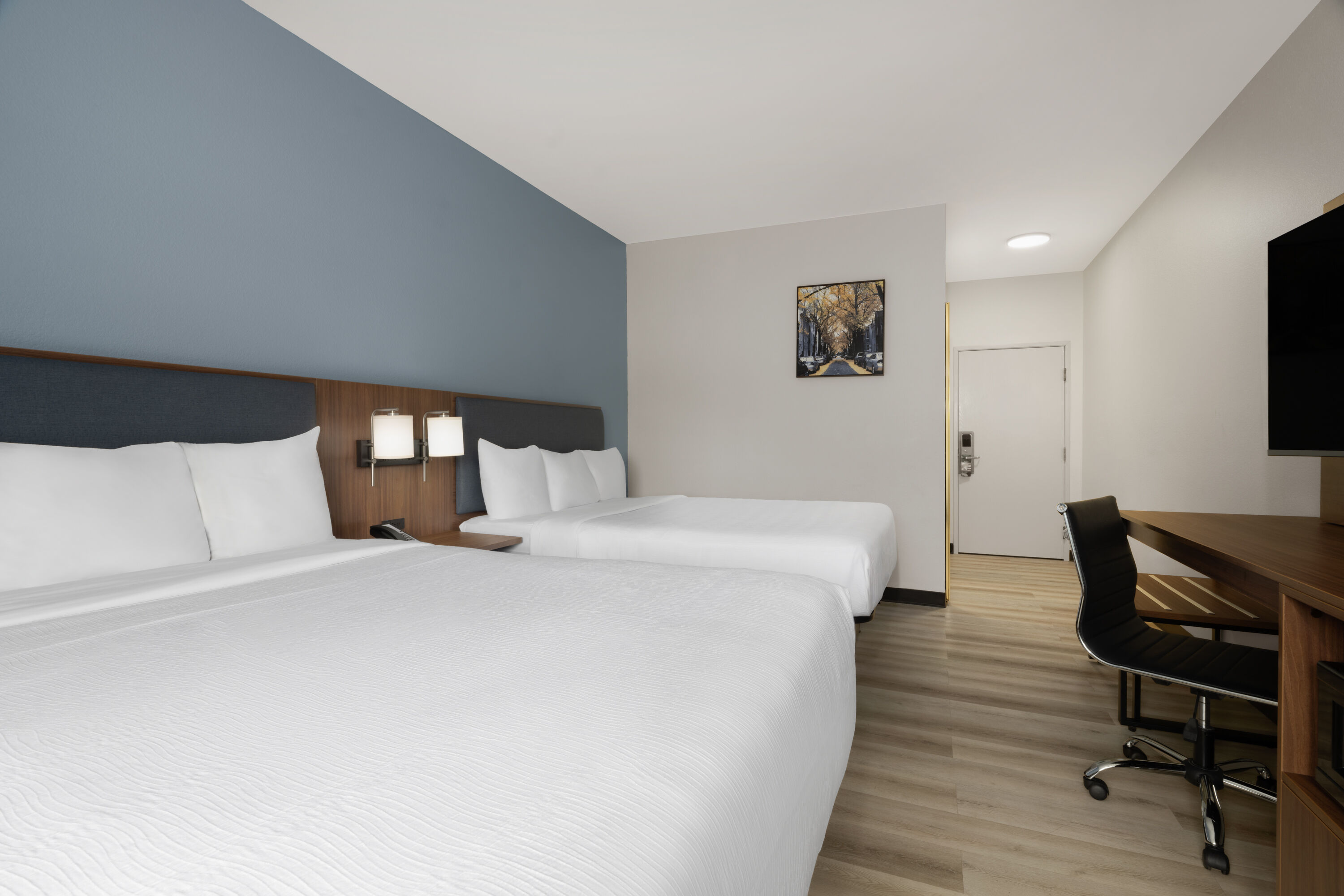 Guest room at the Wingate by Wyndham Dublin Near Claytor Lake State Park in Dublin, Virginia