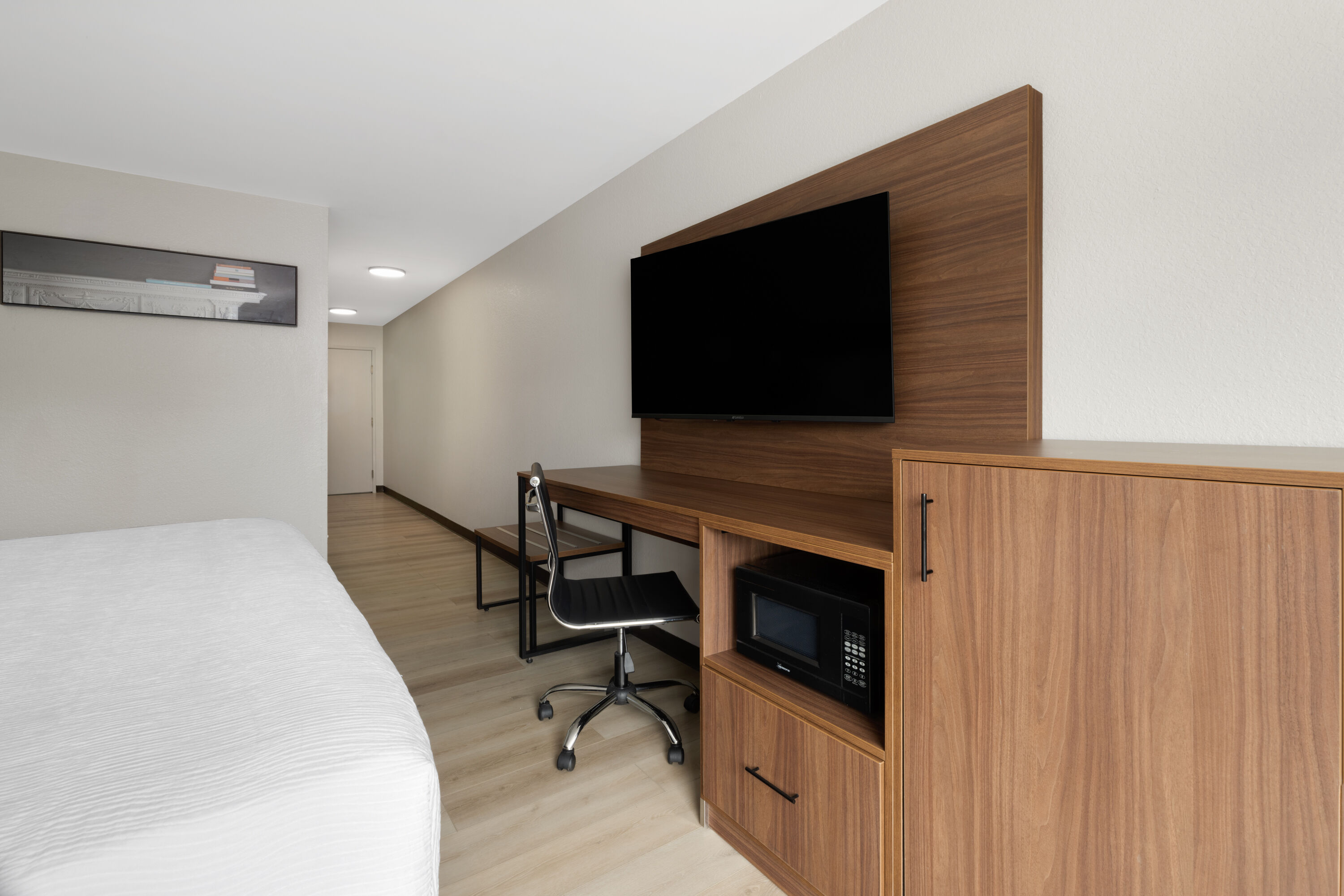 Guest room at the Wingate by Wyndham Dublin Near Claytor Lake State Park in Dublin, Virginia