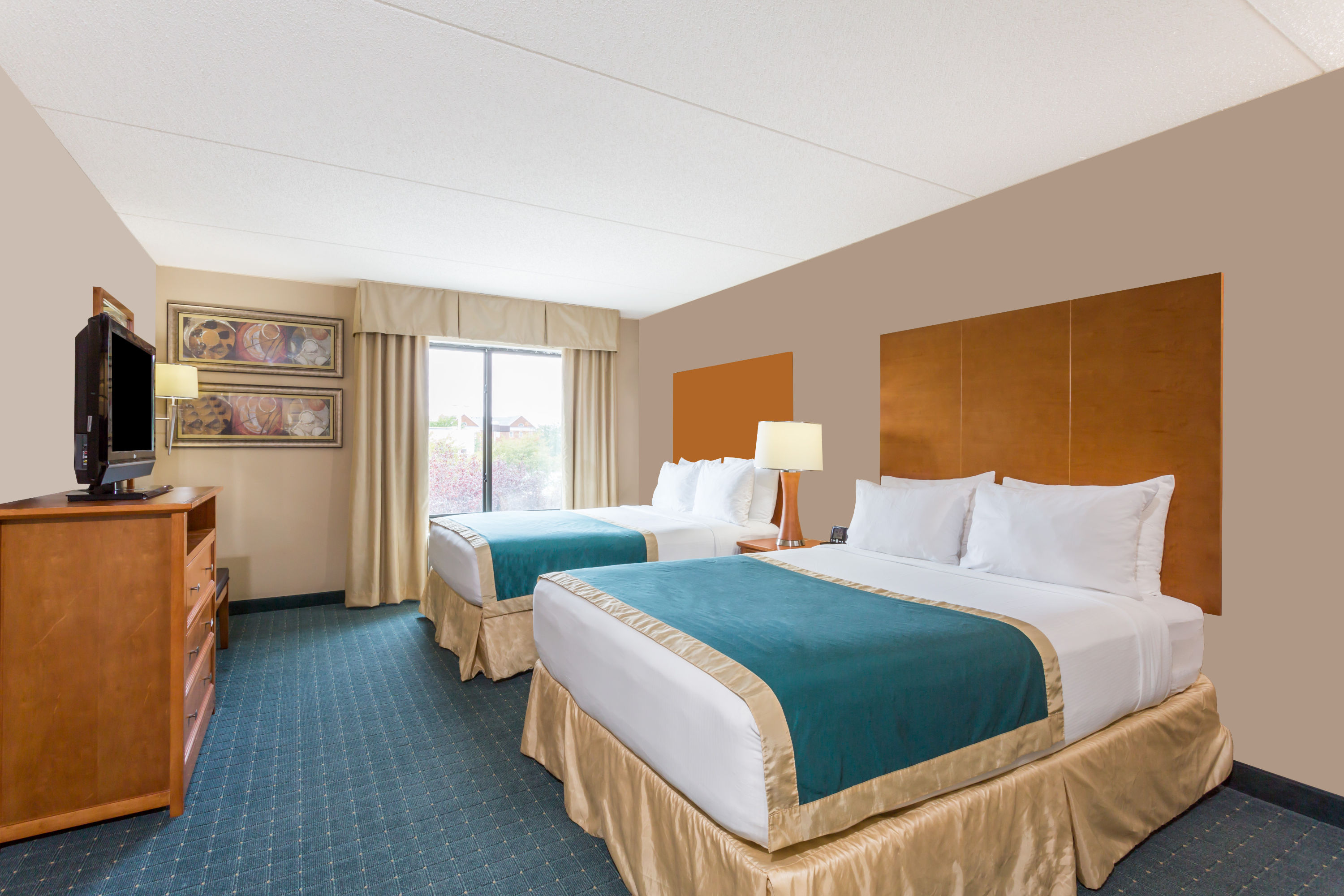 Guest room at the Wingate by Wyndham Richmond Short Pump in Richmond, Virginia