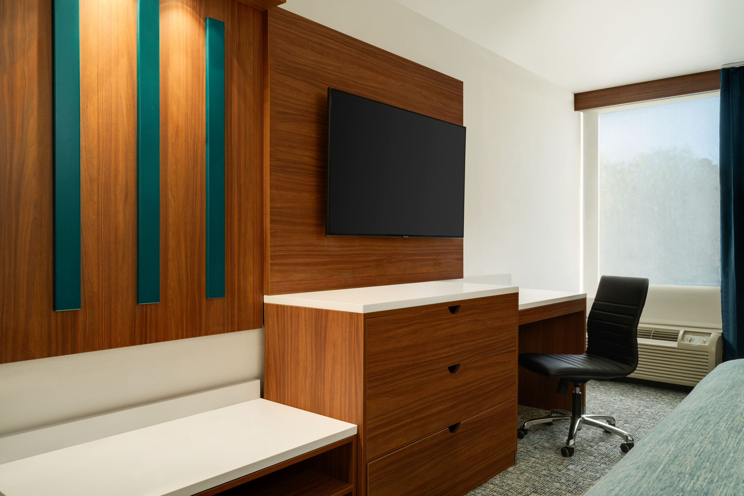 Guest room at the Wingate by Wyndham Williamsburg in Williamsburg, Virginia