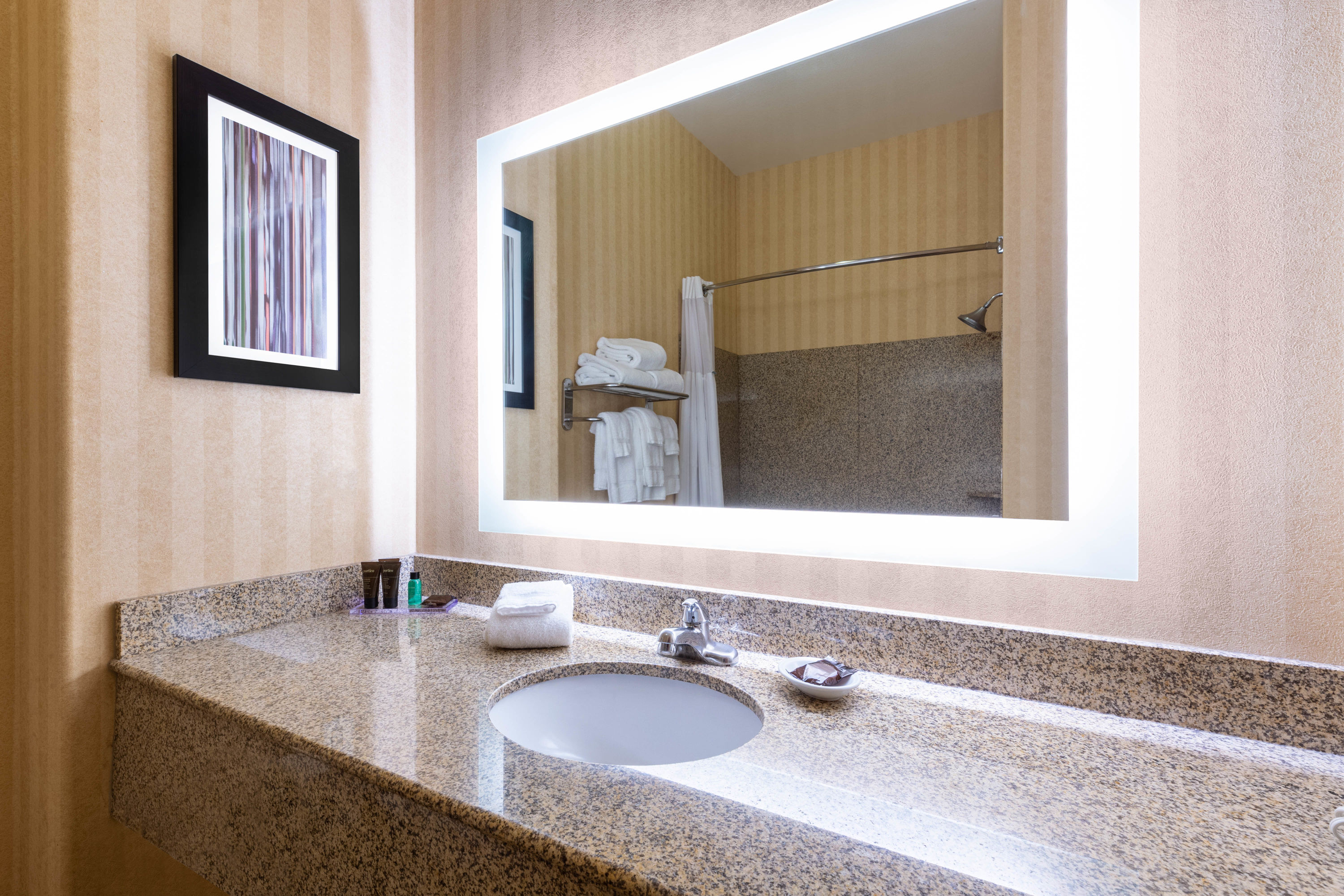 Guest room bath at the Wingate by Wyndham Moses Lake in Moses Lake, Washington
