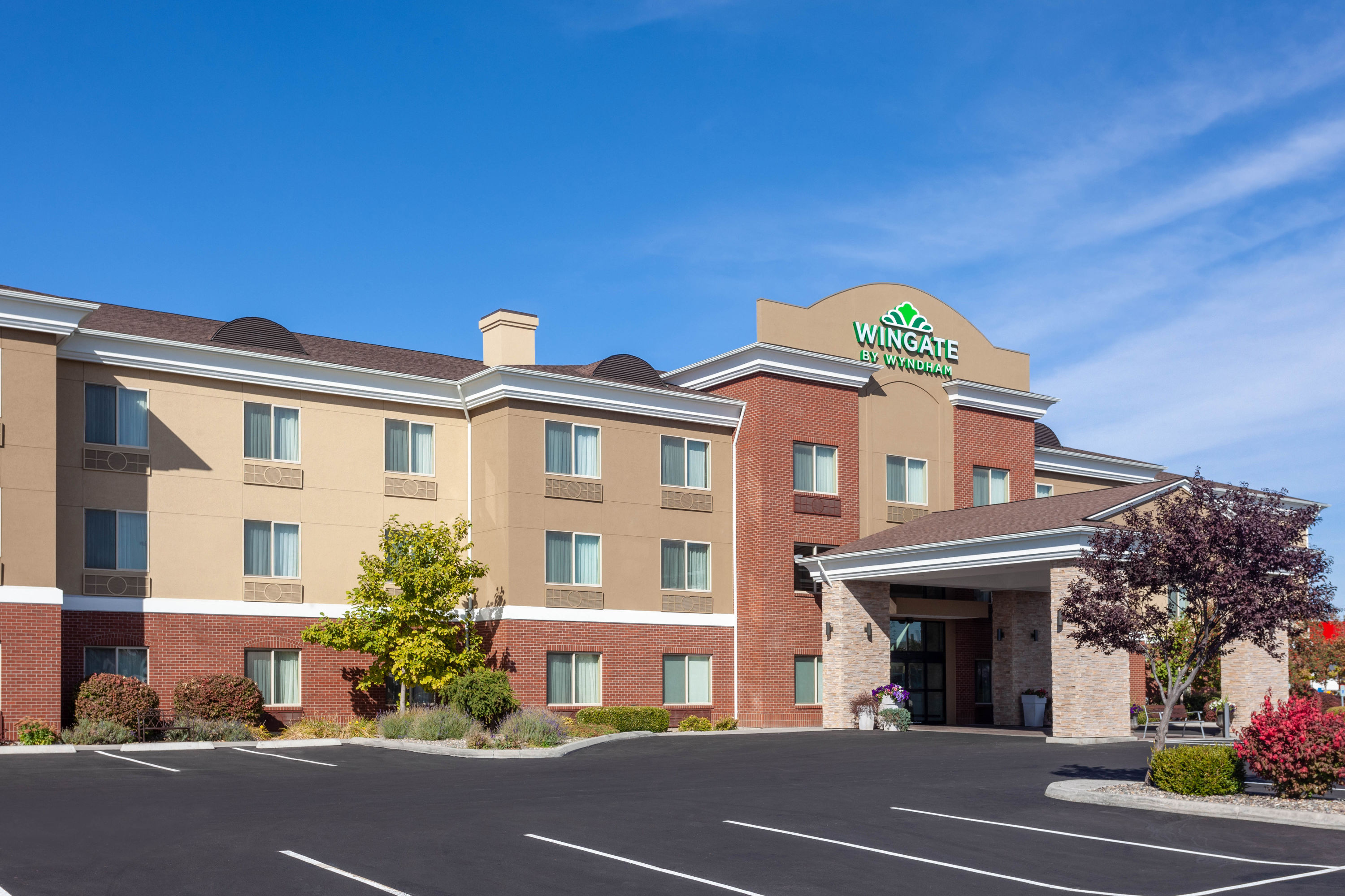 Exterior Day Image of Wingate by Wyndham Moses Lake hotel in Moses Lake, Washington