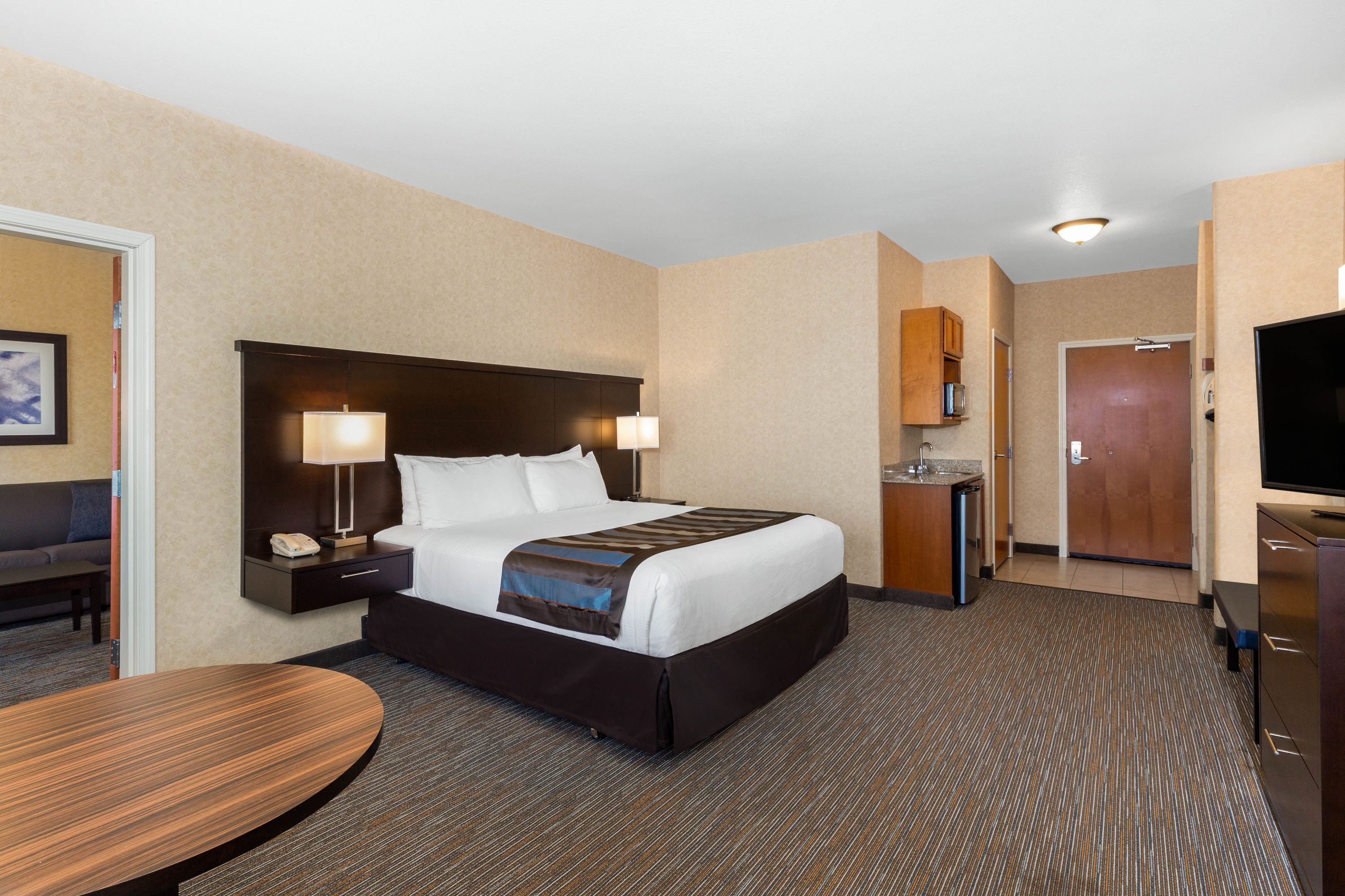 Wingate by Wyndham Moses Lake suite in Moses Lake, Washington