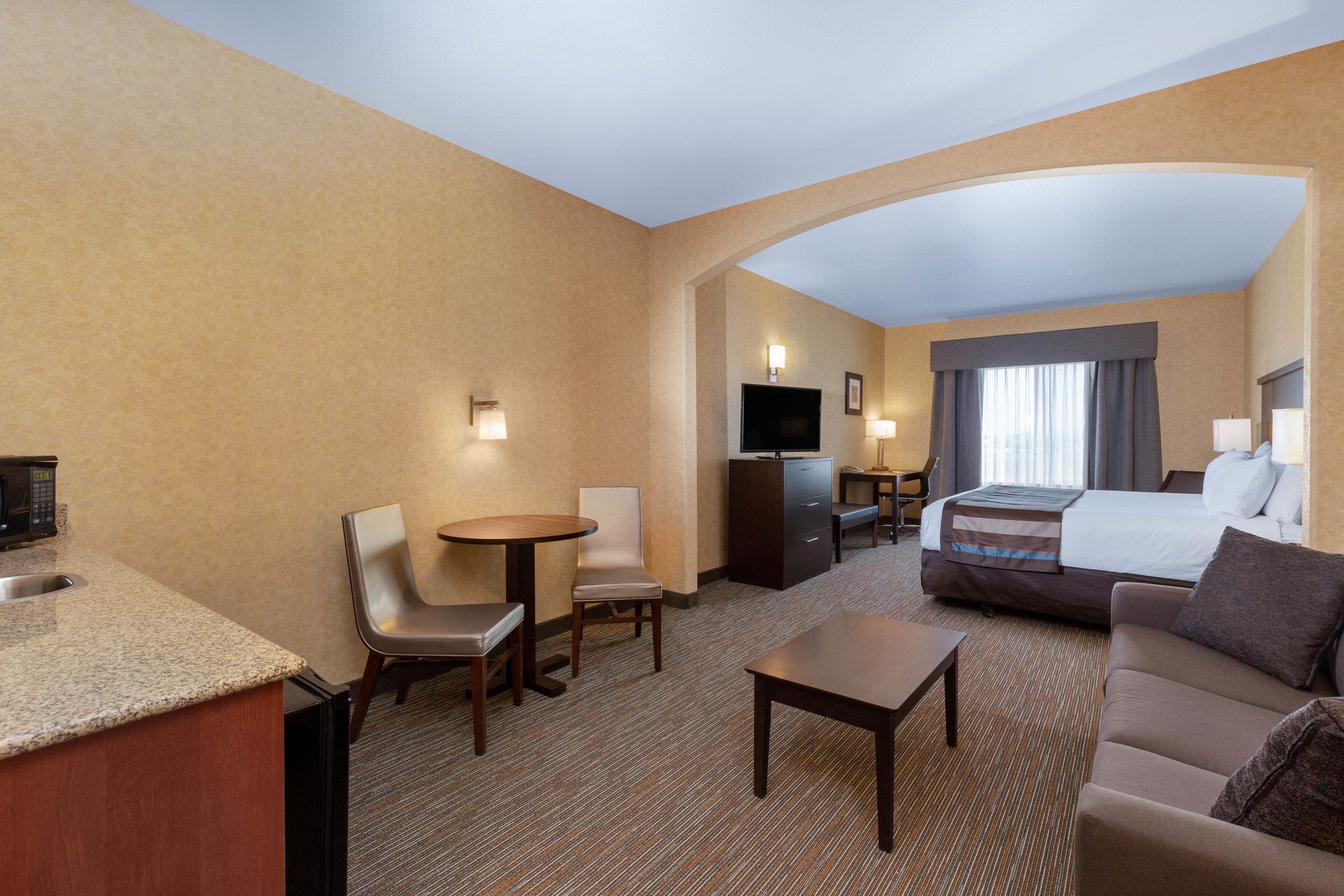 Wingate by Wyndham Moses Lake suite in Moses Lake, Washington