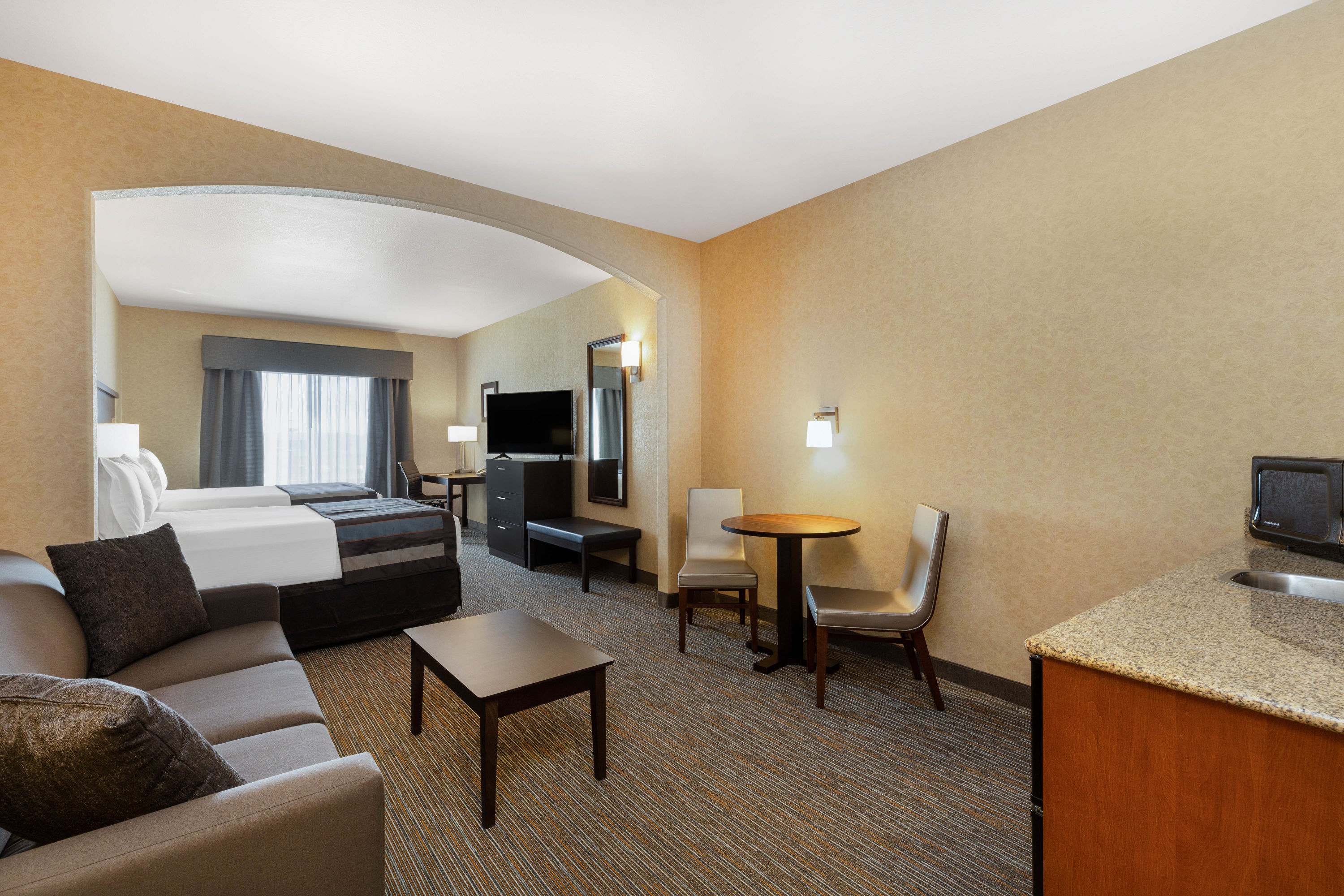 Wingate by Wyndham Moses Lake suite in Moses Lake, Washington