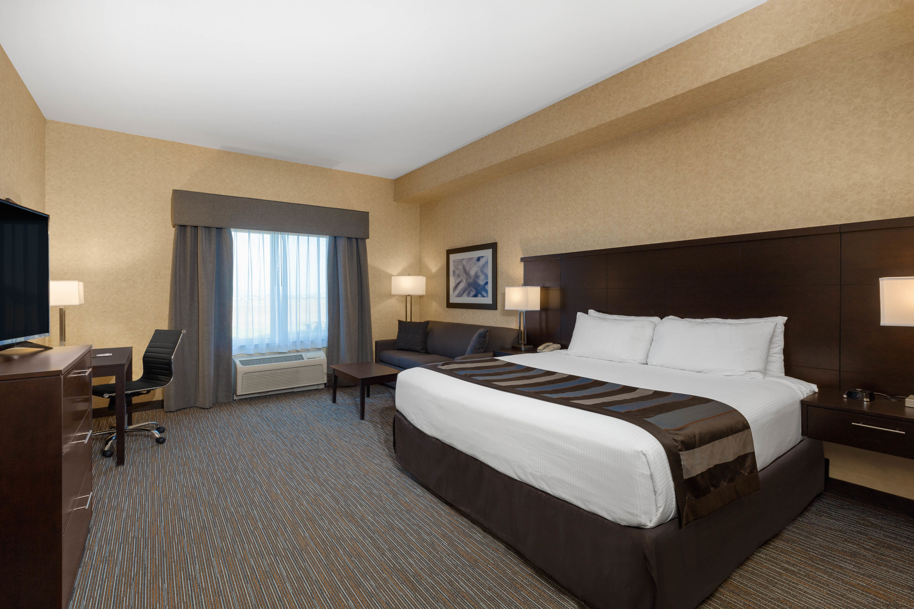 Wingate by Wyndham Moses Lake suite in Moses Lake, Washington