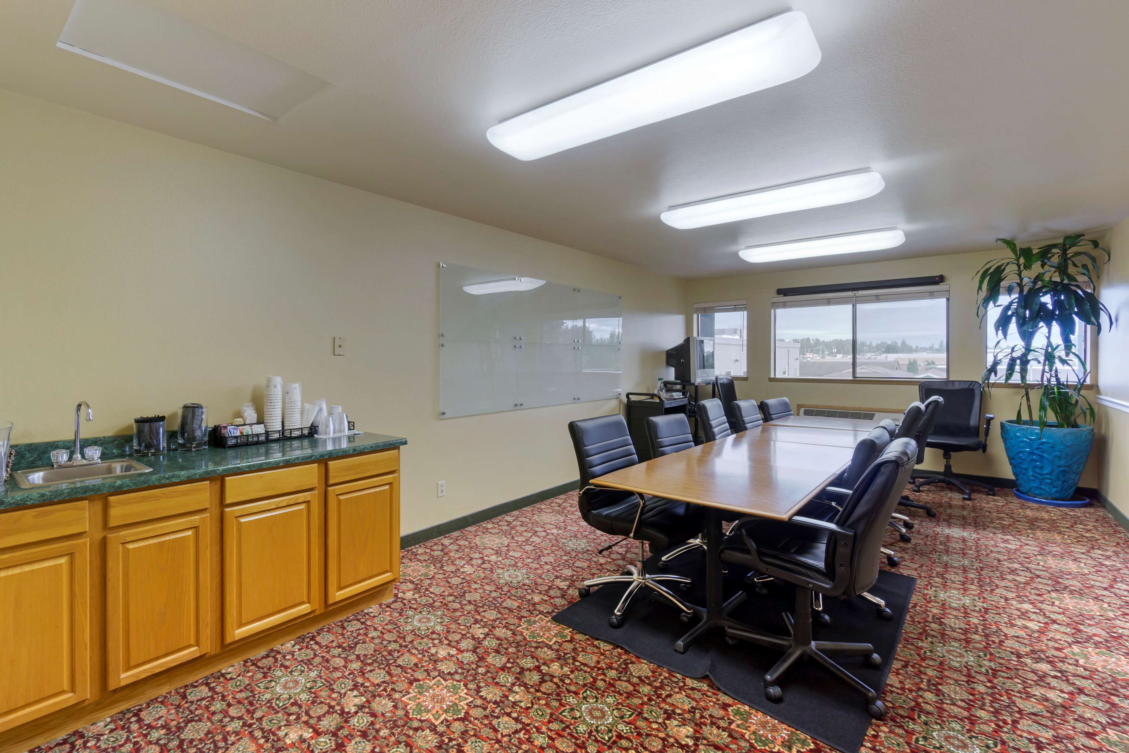 Board room at Wingate by Wyndham Mount Vernon in Mount Vernon, Washington