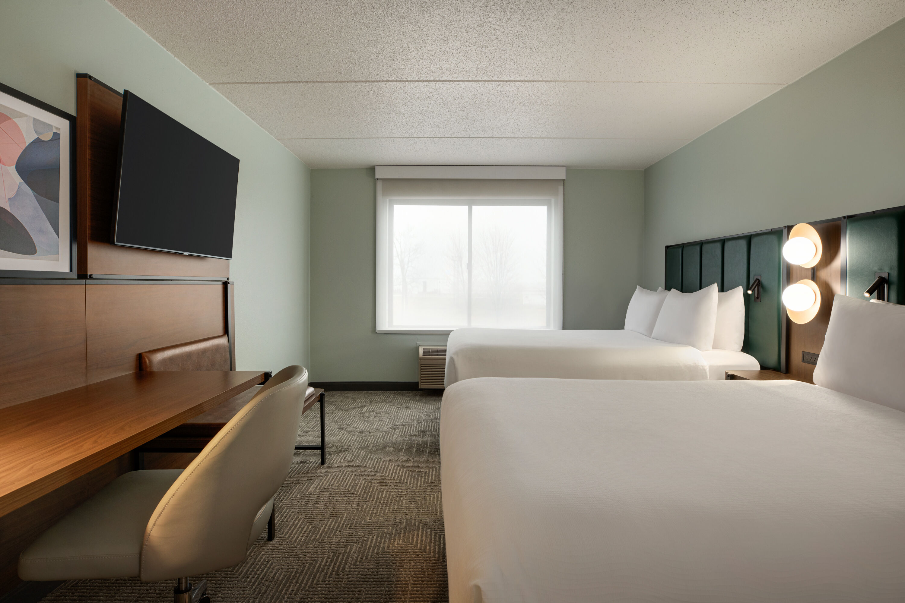 Guest room at the Wingate by Wyndham Green Bay/Airport in Green Bay, Wisconsin