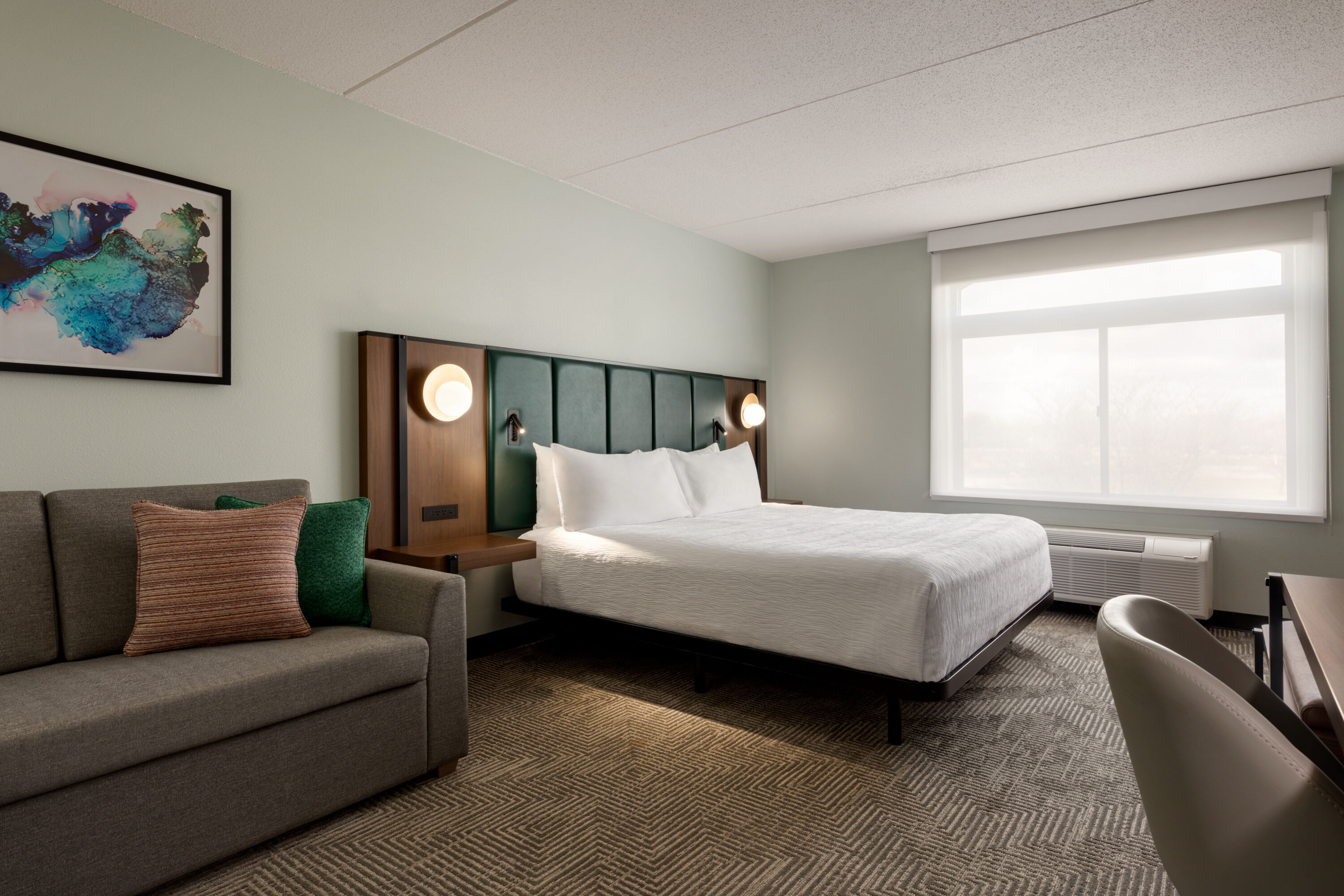 Guest room at the Wingate by Wyndham Green Bay/Airport in Green Bay, Wisconsin