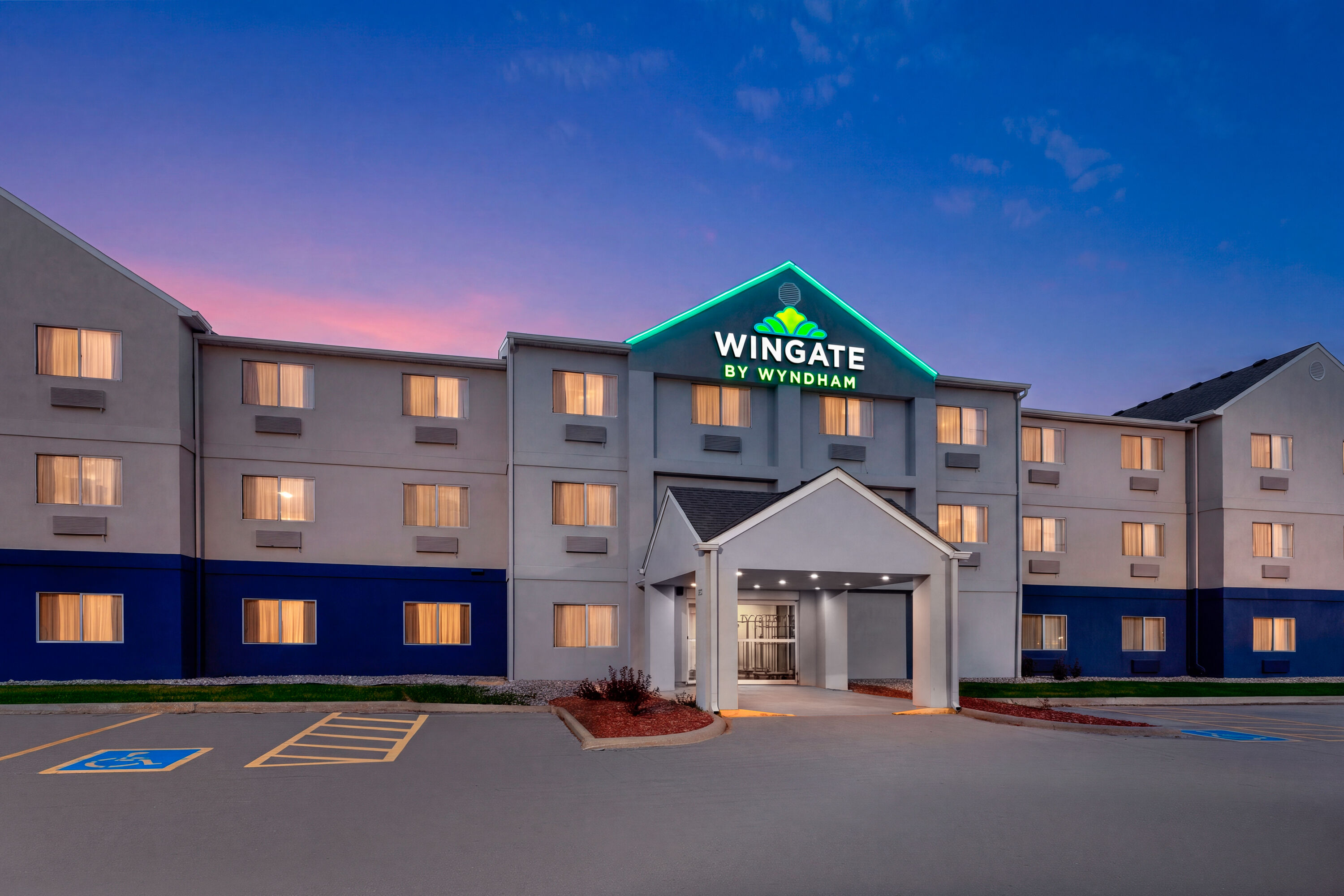 Exterior Dusk Image of Wingate by Wyndham Oshkosh hotel in Oshkosh, Wisconsin