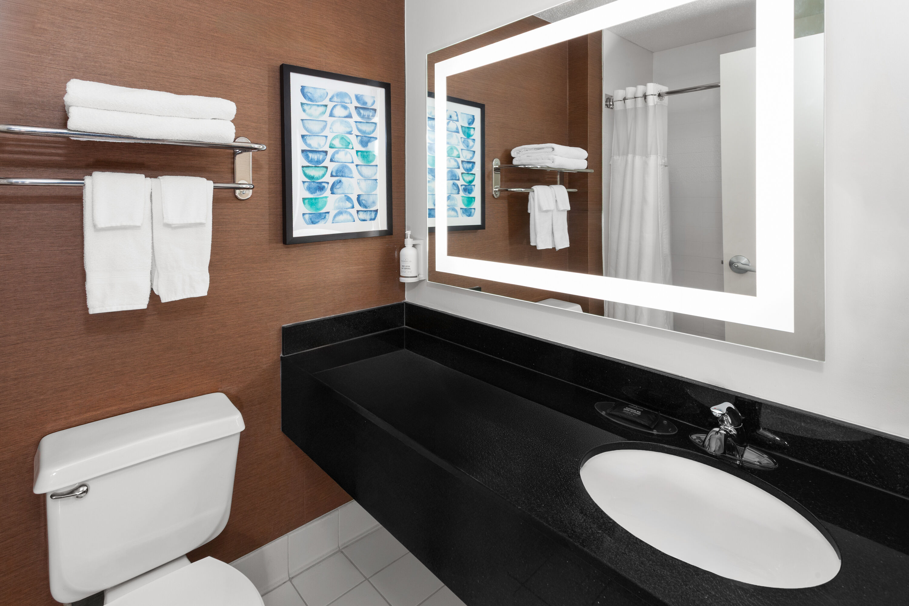 Guest room bath at the Wingate by Wyndham Oshkosh in Oshkosh, Wisconsin