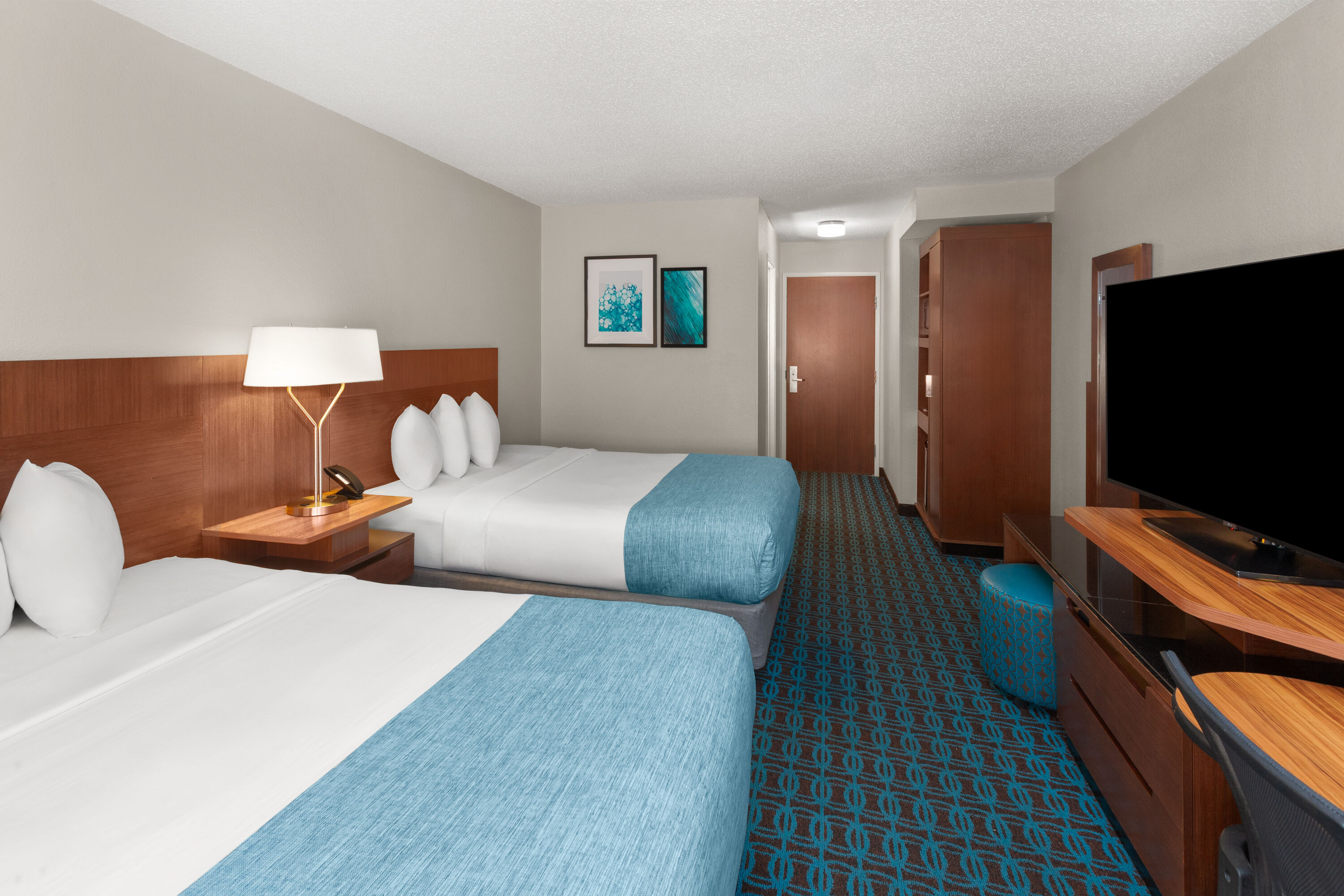 Guest room at the Wingate by Wyndham Oshkosh in Oshkosh, Wisconsin
