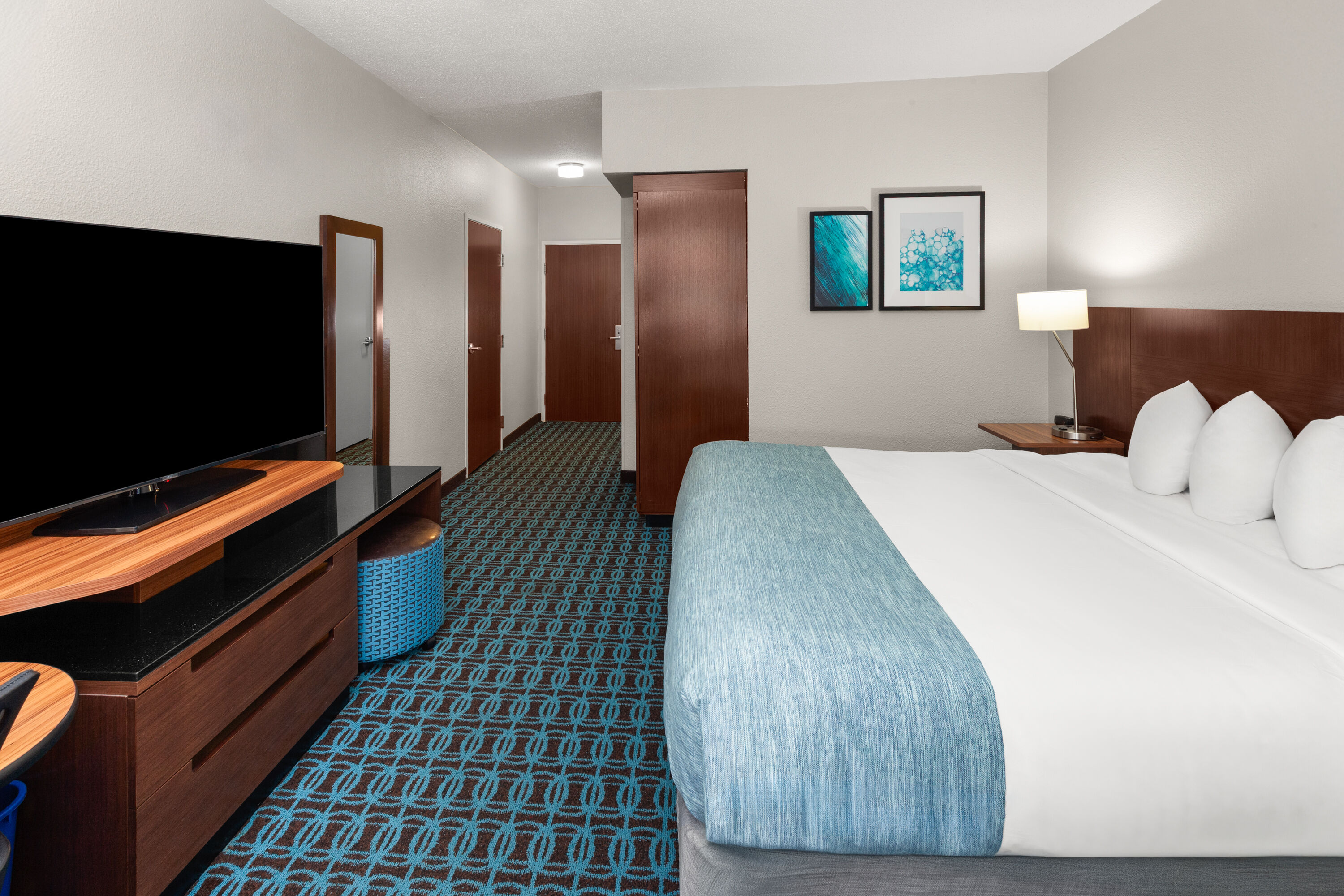 Guest room at the Wingate by Wyndham Oshkosh in Oshkosh, Wisconsin