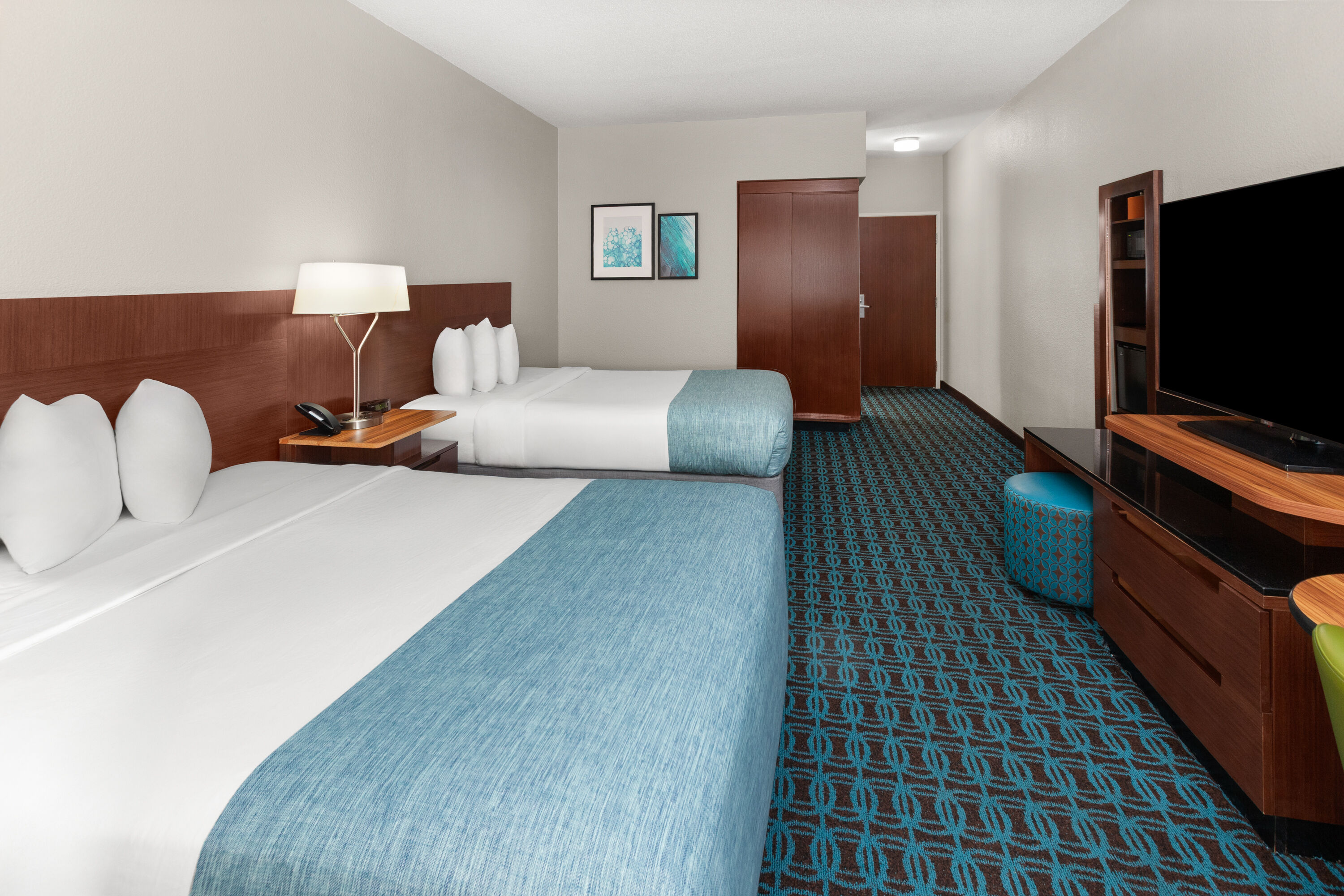 Guest room at the Wingate by Wyndham Oshkosh in Oshkosh, Wisconsin