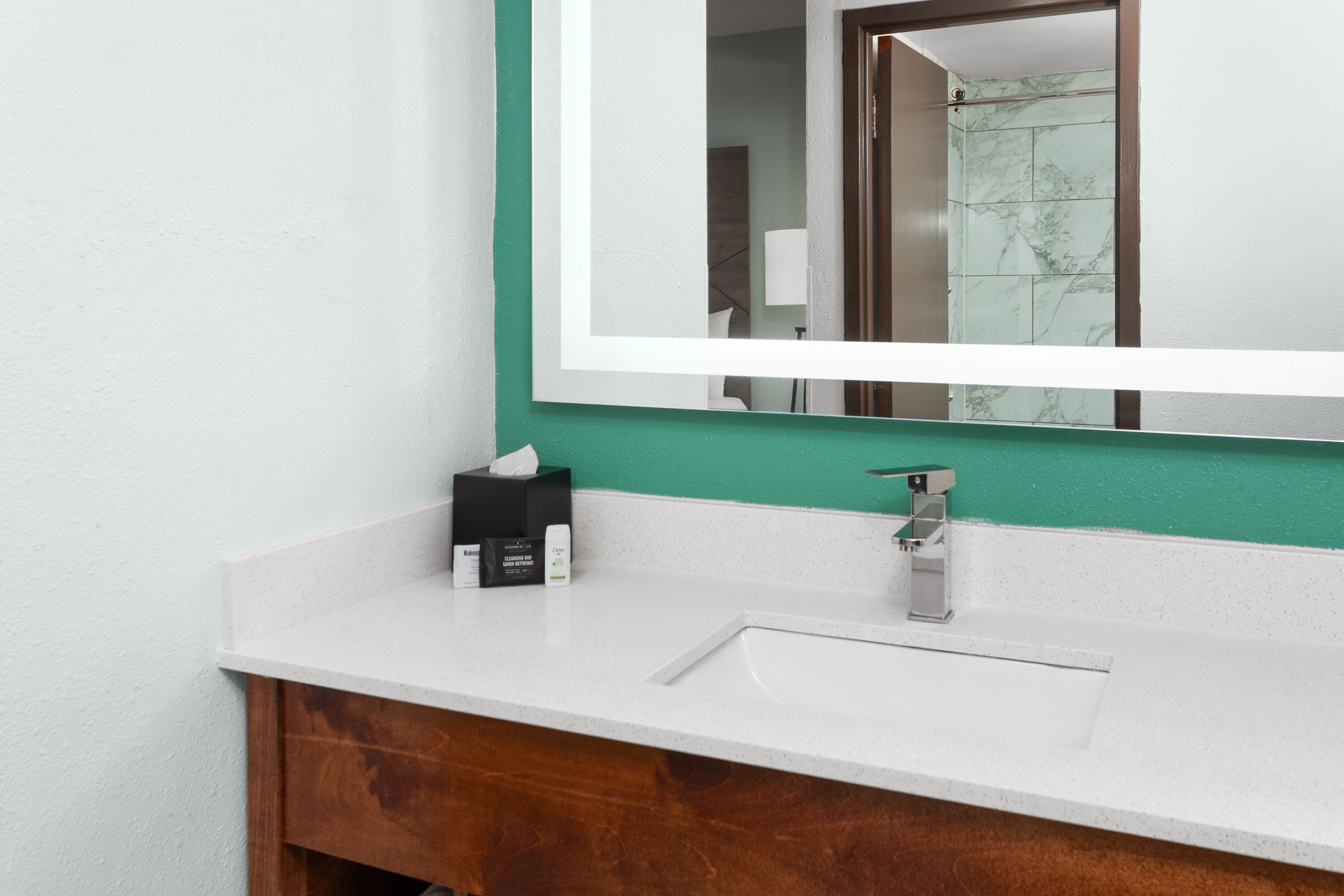 Guest room bath at the Wingate by Wyndham Sheboygan in Sheboygan, Wisconsin