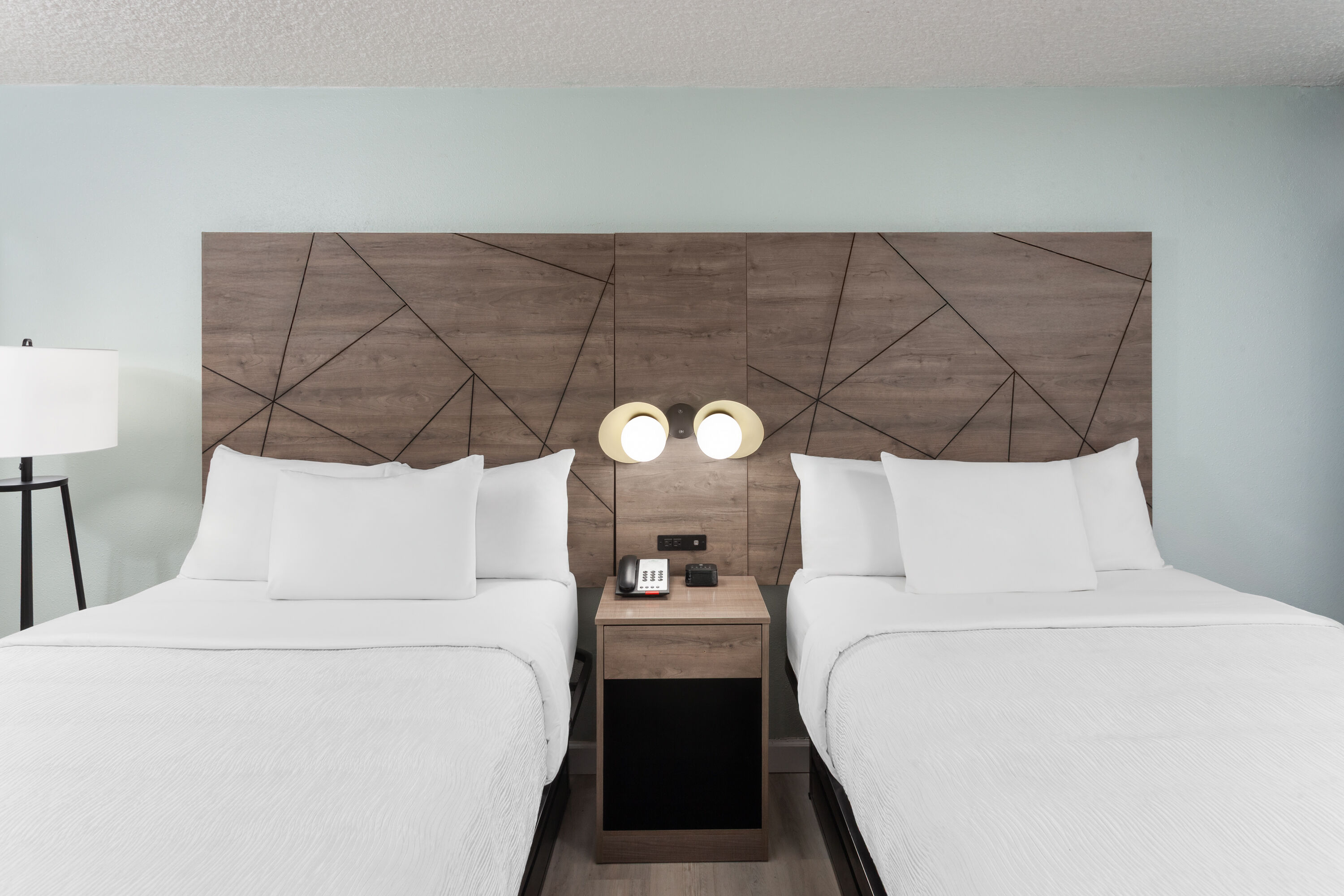 Guest room at the Wingate by Wyndham Sheboygan in Sheboygan, Wisconsin