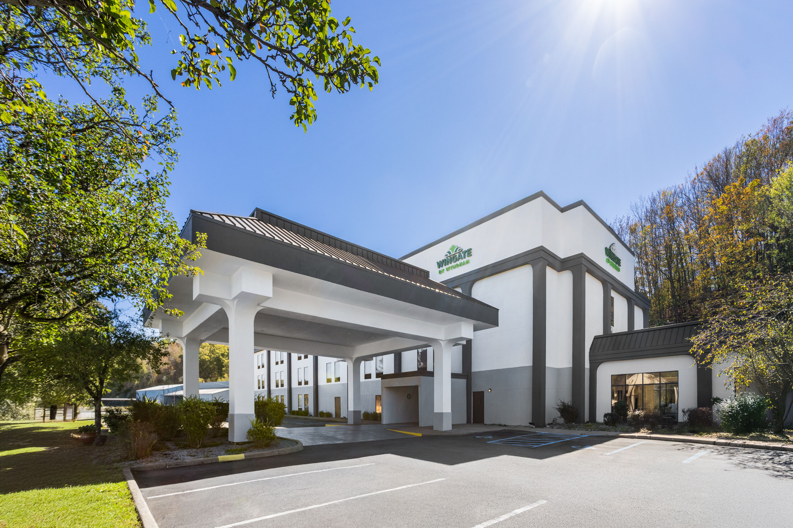Exterior Day Image of Wingate by Wyndham Buckhannon hotel in Buckhannon, West Virginia